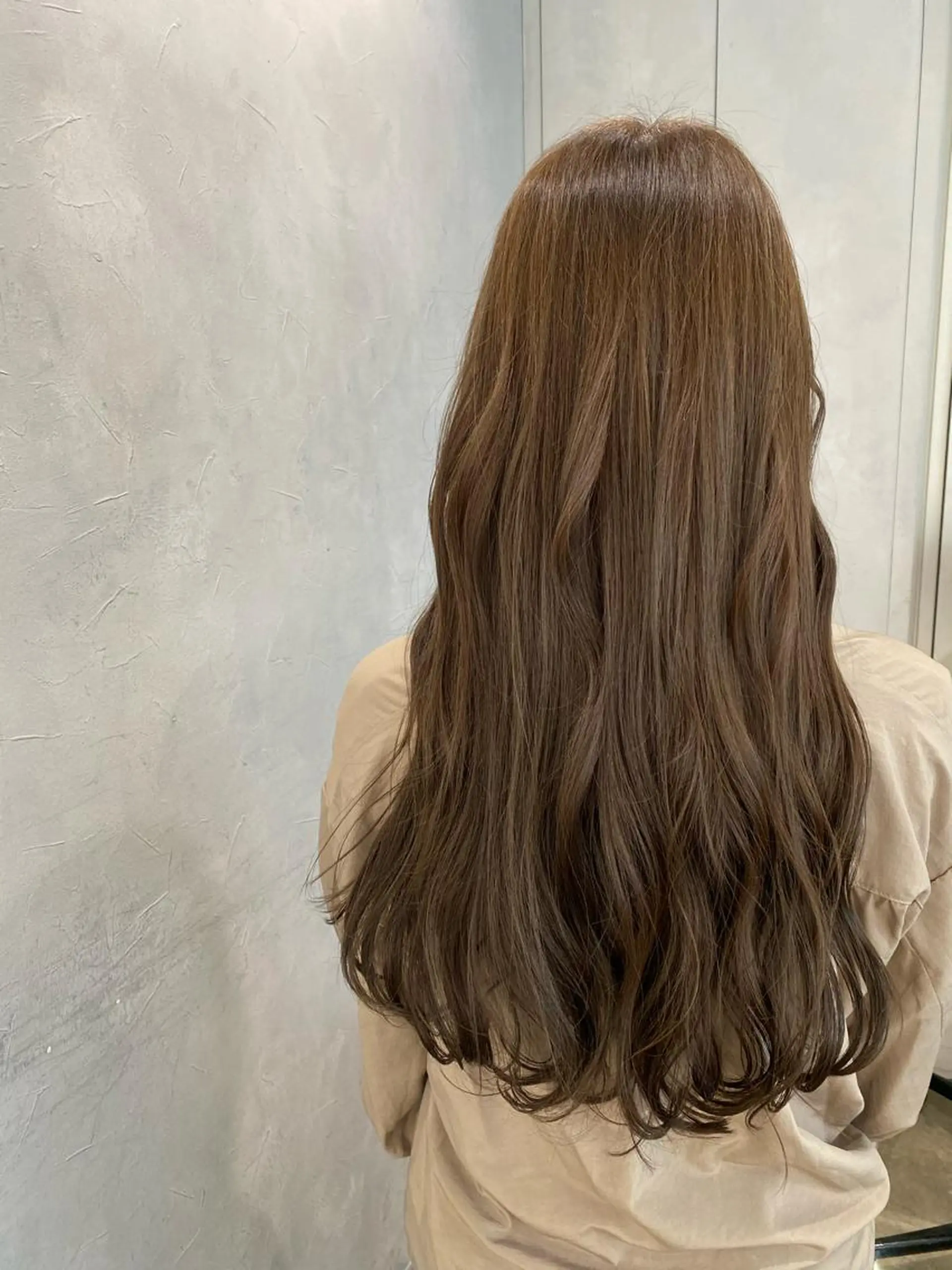 ロング ヘアカラー emi natukiのヘアスタイル