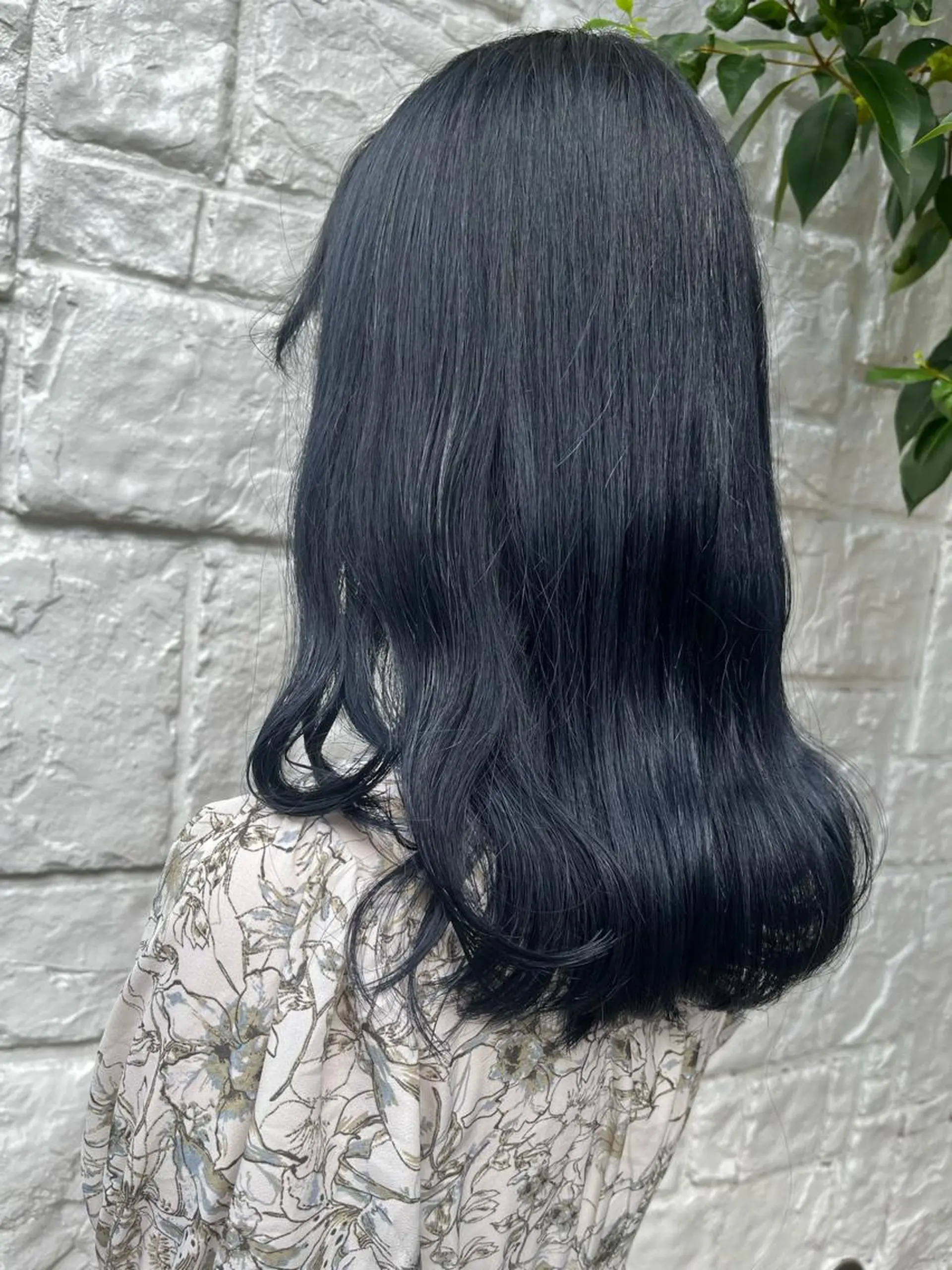 セミロング カラー 黒髪 ブルーカラー ブルーブラック 韓国風カラー ネイビーカラー カット ヘアカラー トリートメント ヘッドスパ ヘアセット カジュアルを女っぽく 𝗮𝘆𝗮𝗰𝗼のヘアスタイル