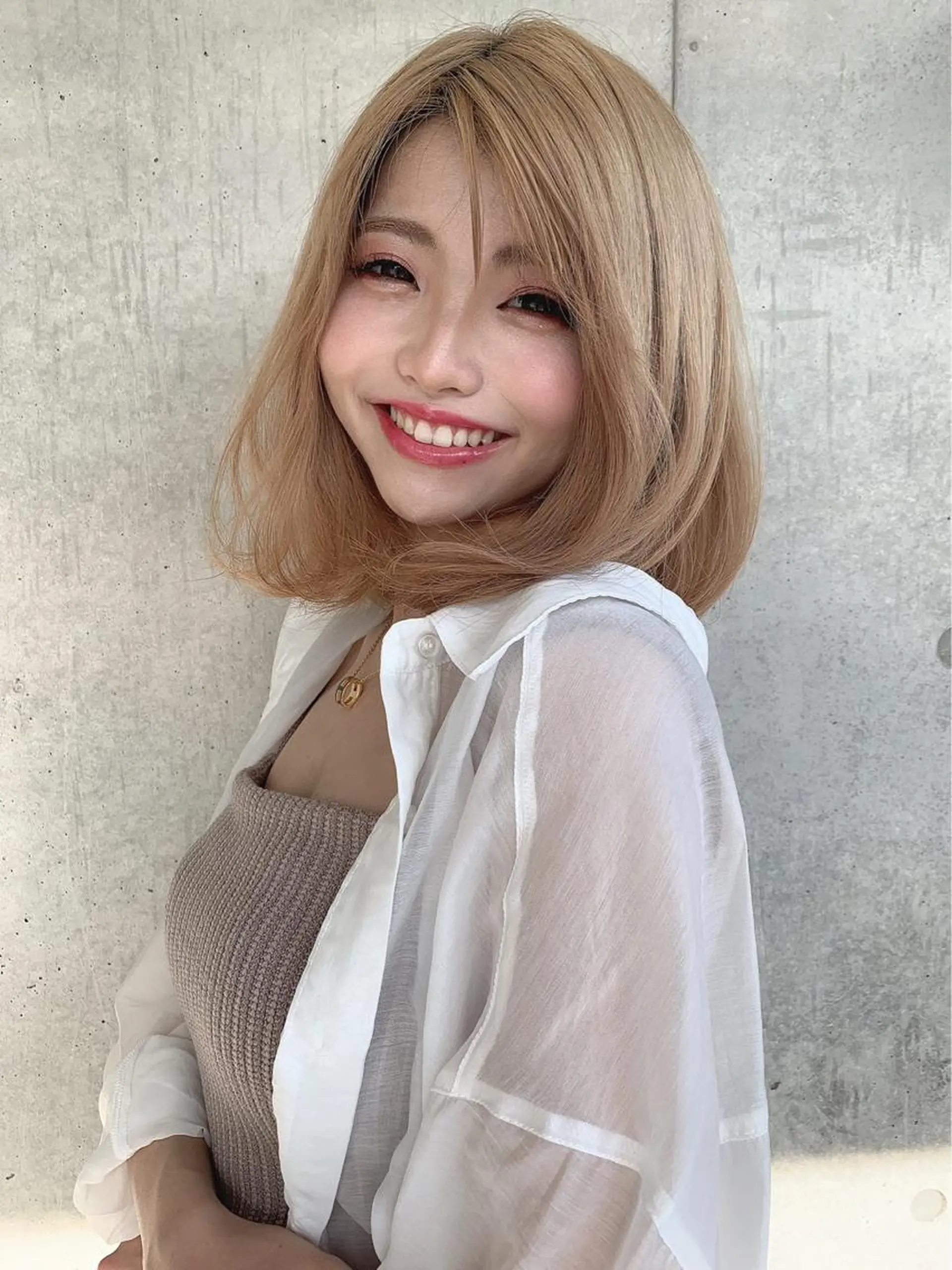 ミディアム カラー 赤み消し韓国ヘア レイヤー縮毛🤍渡邉のヘアスタイル