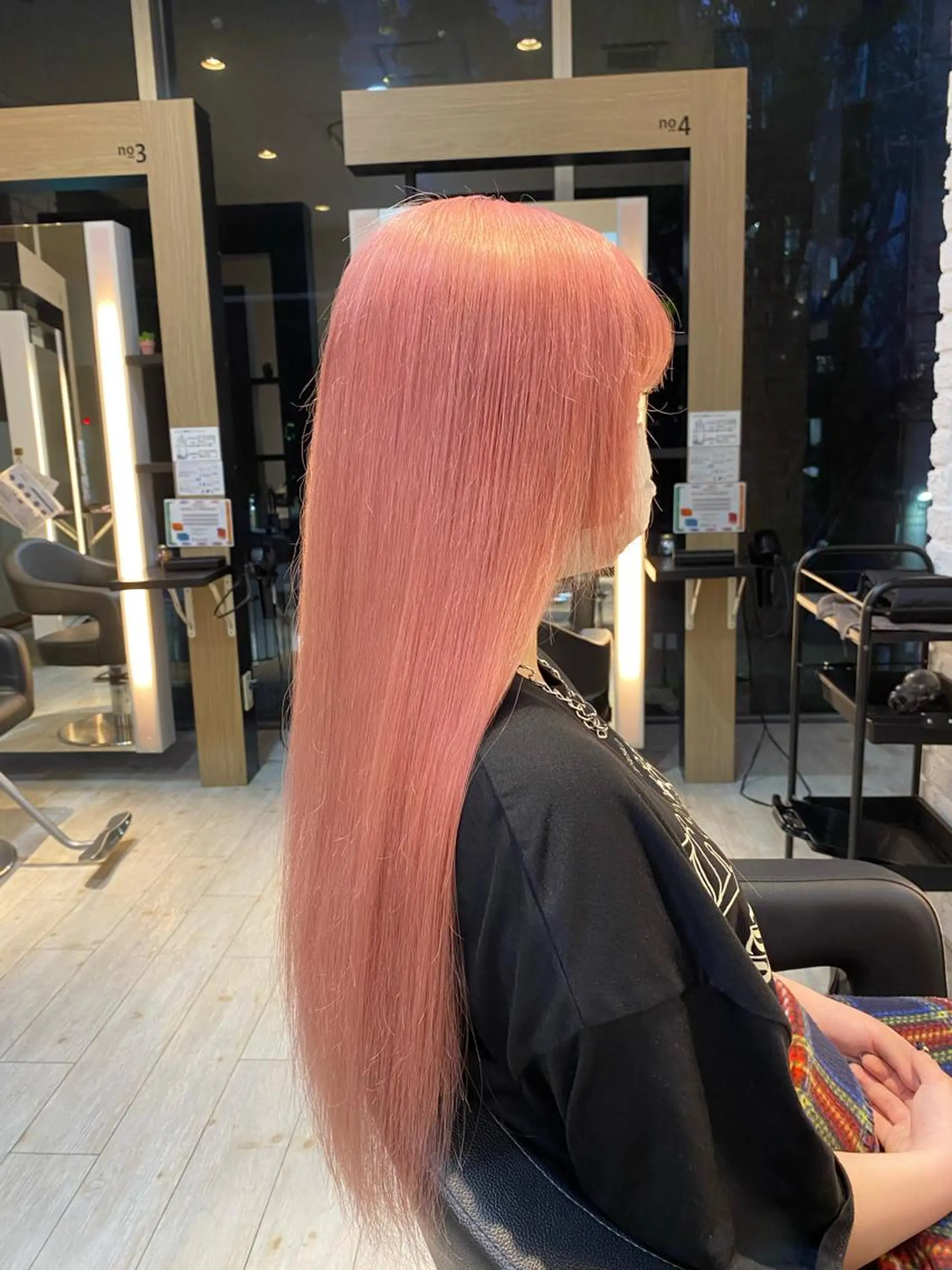 ロング カラー ピンクカラー ホワイトピンク カット ヘアカラー トリートメント 鈴木/ミルクティー/ ブリーチ/ボブ/のヘアスタイル