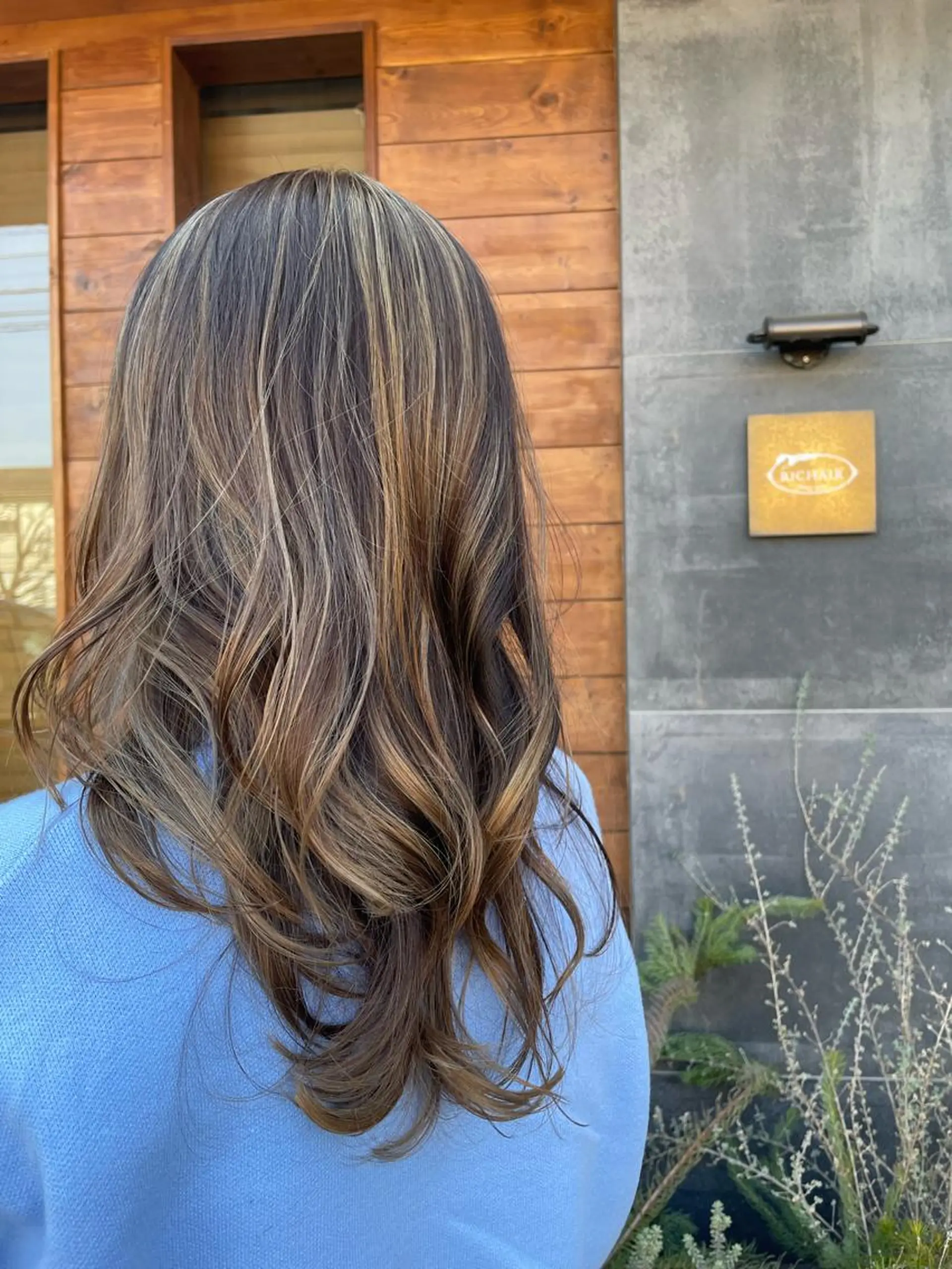 カラー 井上 舞のヘアスタイル