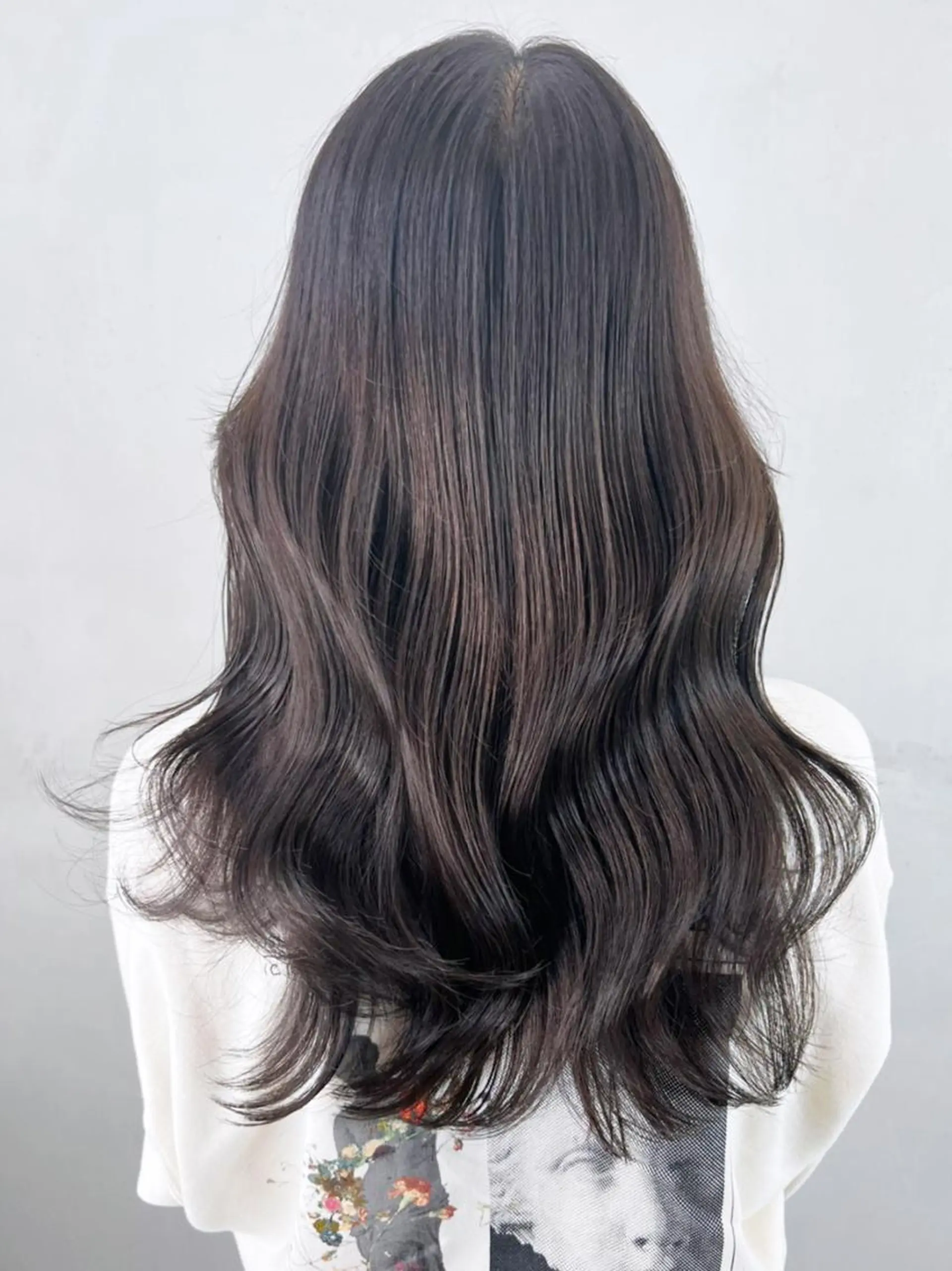 ミディアム カラー ダークグレー ダークグレージュ グレージュ ITbyALBUM 八王子店のヘアスタイル