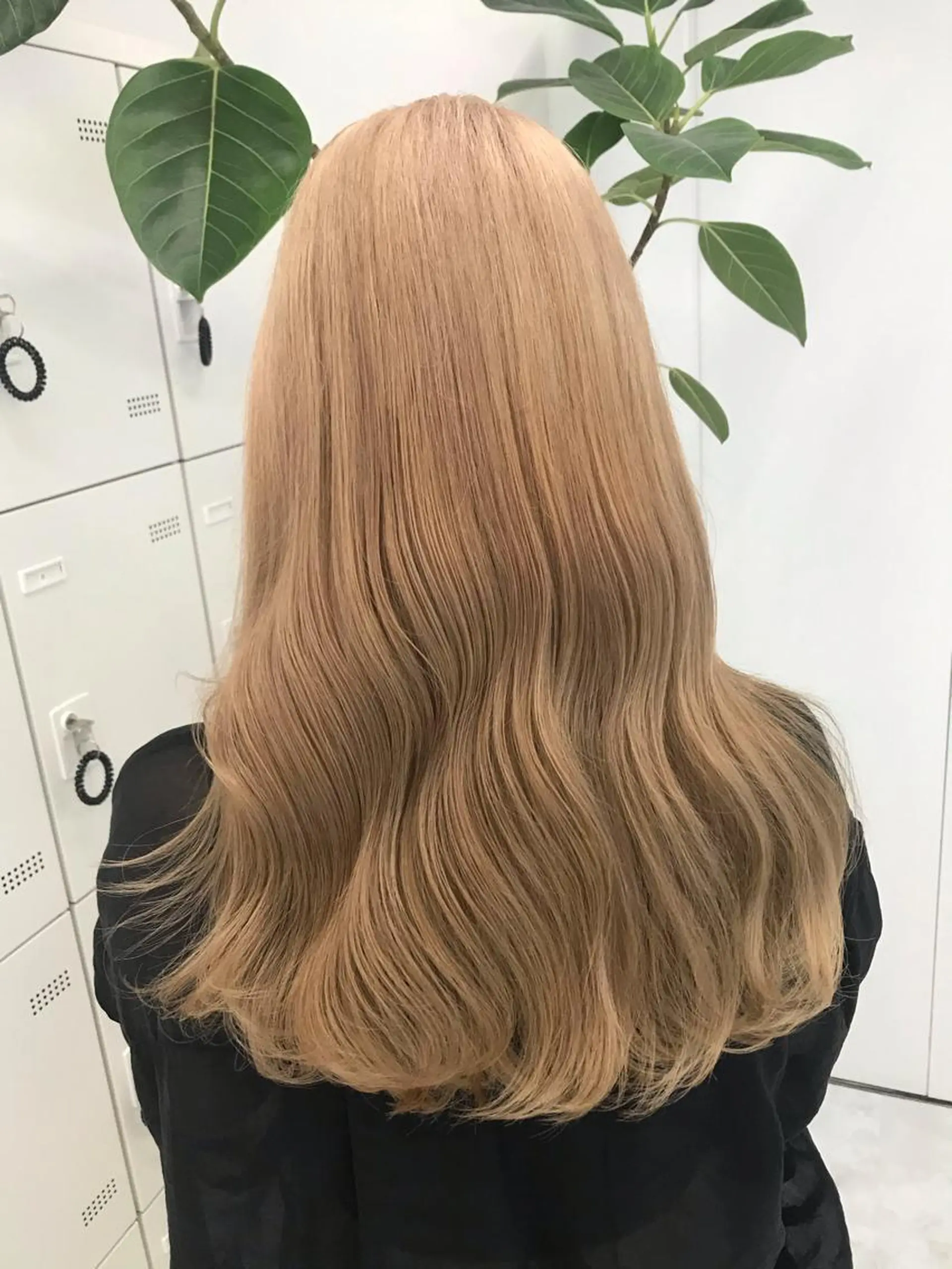 ロング カラー 🩵ハイトーン 美咲🩵のヘアスタイル