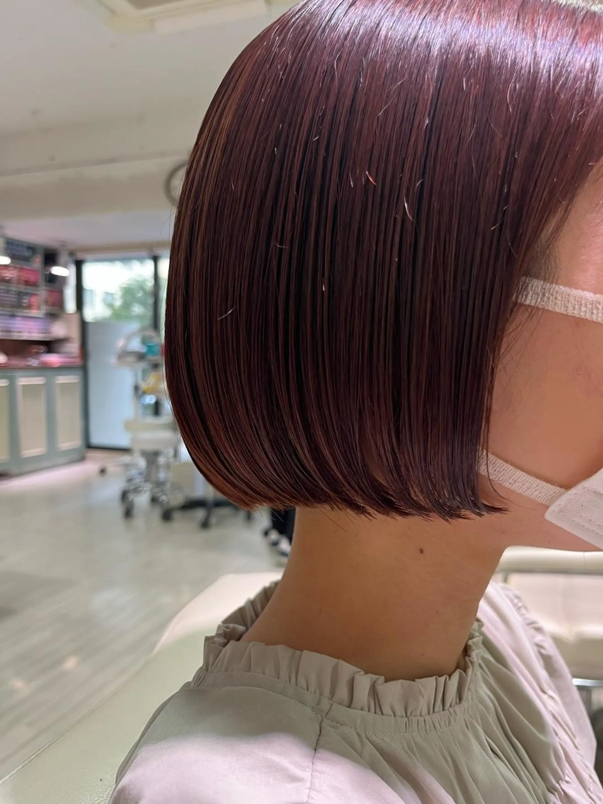 ショート レッドブラウン ボブ カット ヘアカラー トリートメント 坂口 愛のヘアスタイル