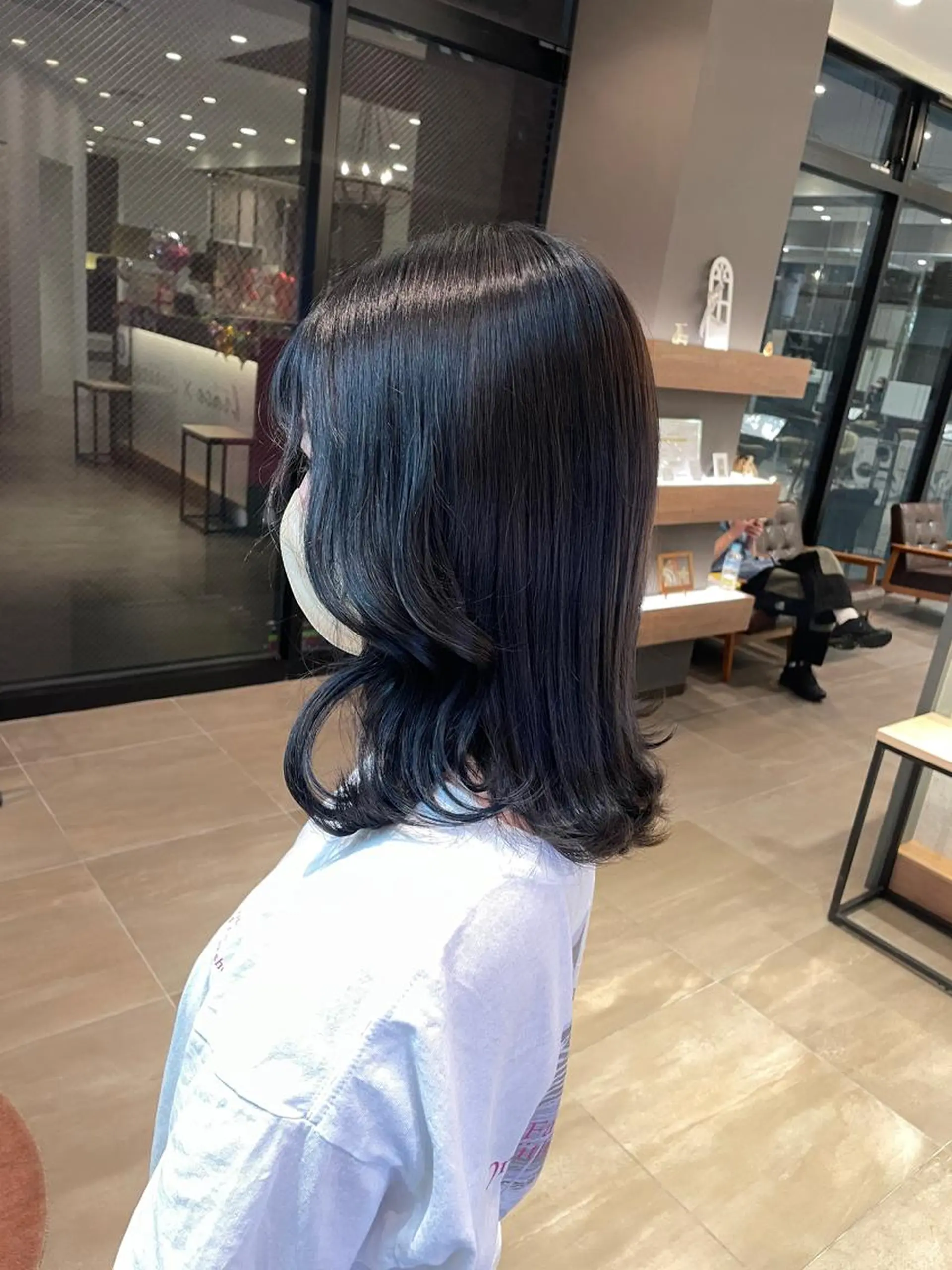 ミディアム カラー 黒髪 ブルーカラー ブルーブラック ピンクカラー 堀江／韓国・透明感 カラー／みずき🐩のヘアスタイル