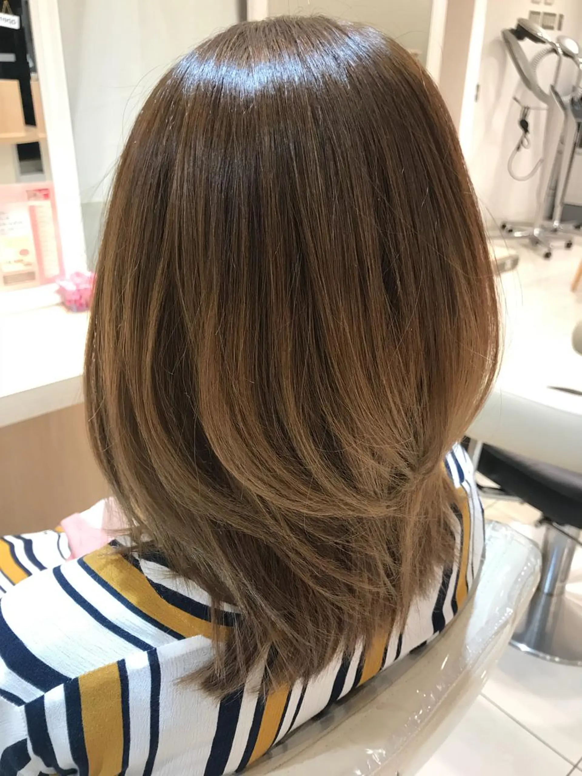 ミディアム 縮毛矯正/髪質改善 継続する美髪のヘアスタイル