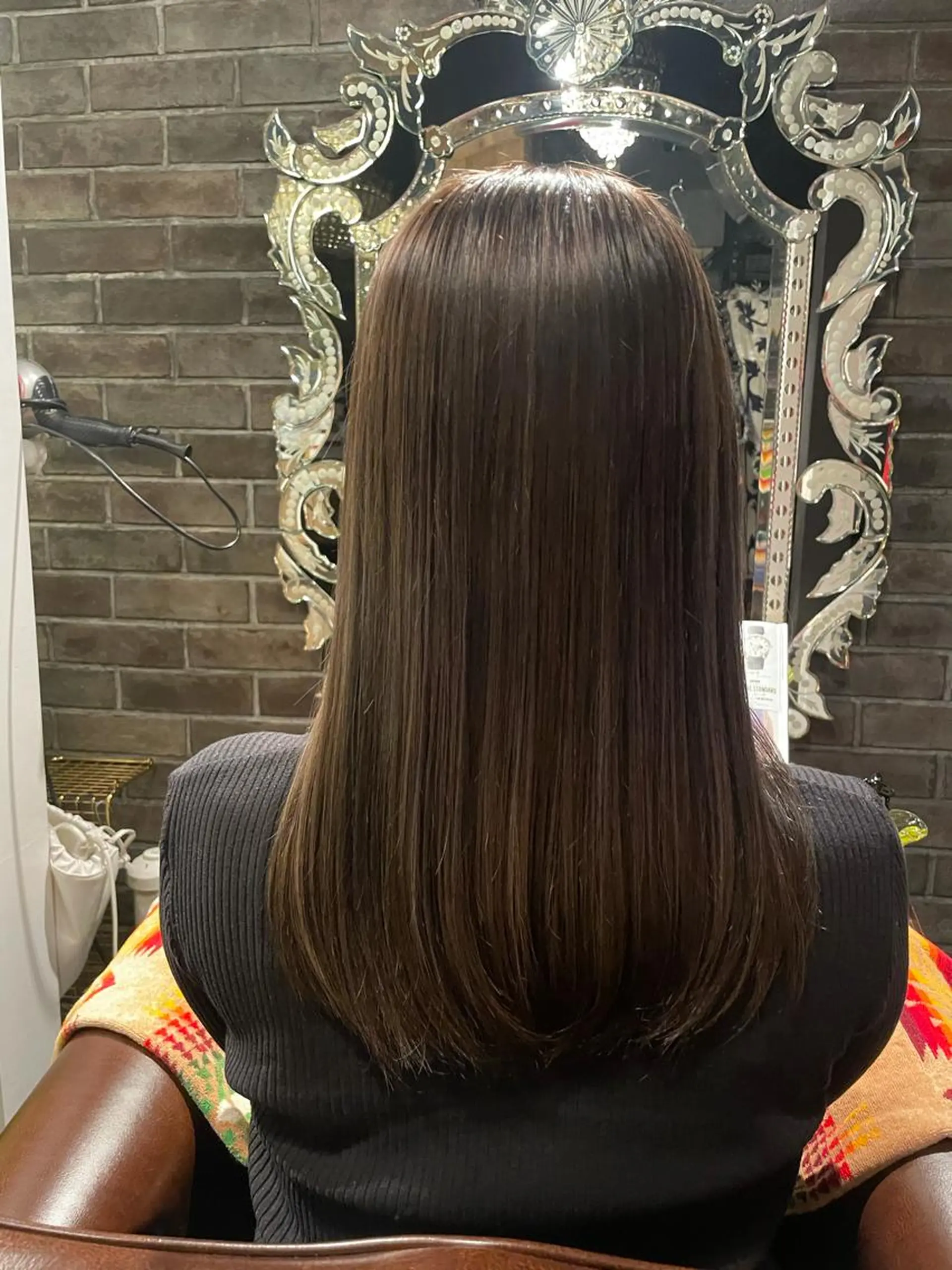 セミロング ハイライト ヘアカラー アフィロス所属・五十嵐 舞のヘアスタイル