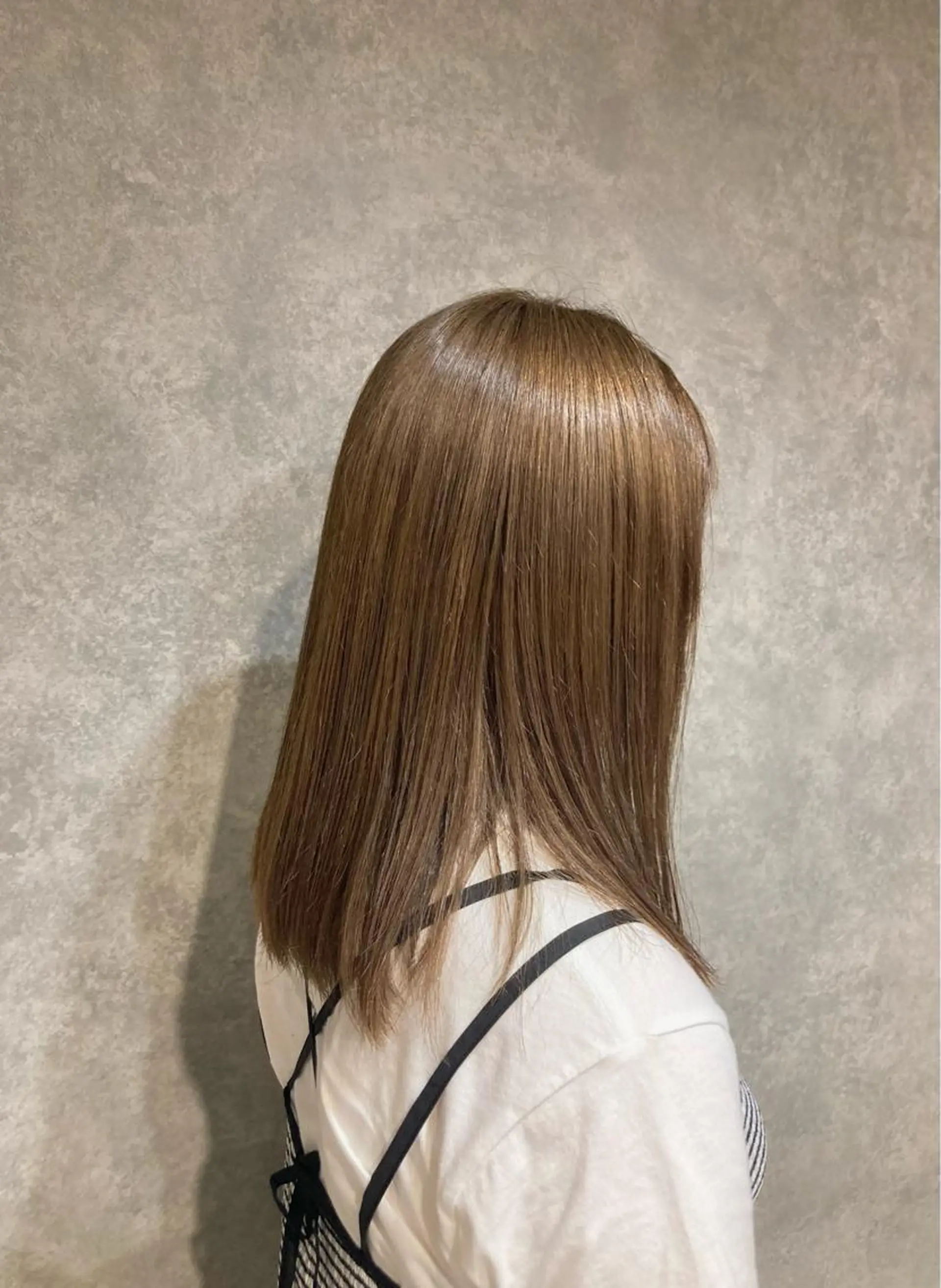 セミロング カラー ベージュカラー ブリーチ まるやま ゆいかのヘアスタイル