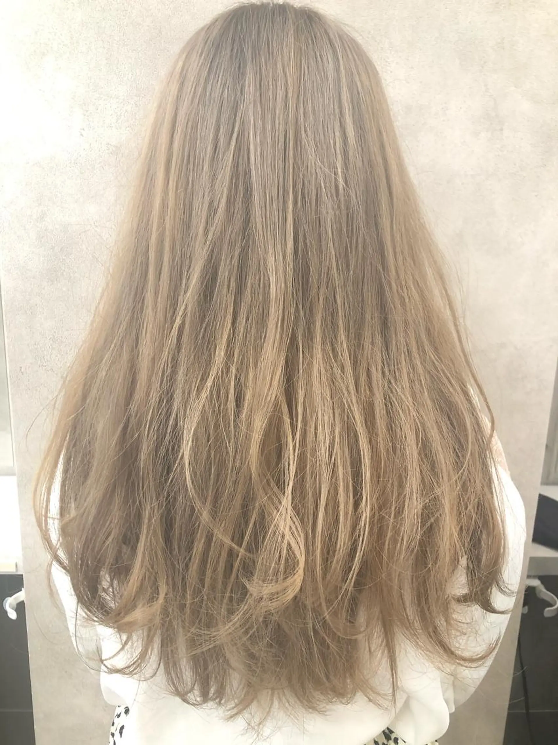 カラー 🦋透明感グレージュ /韓国レイヤー🦋のヘアスタイル