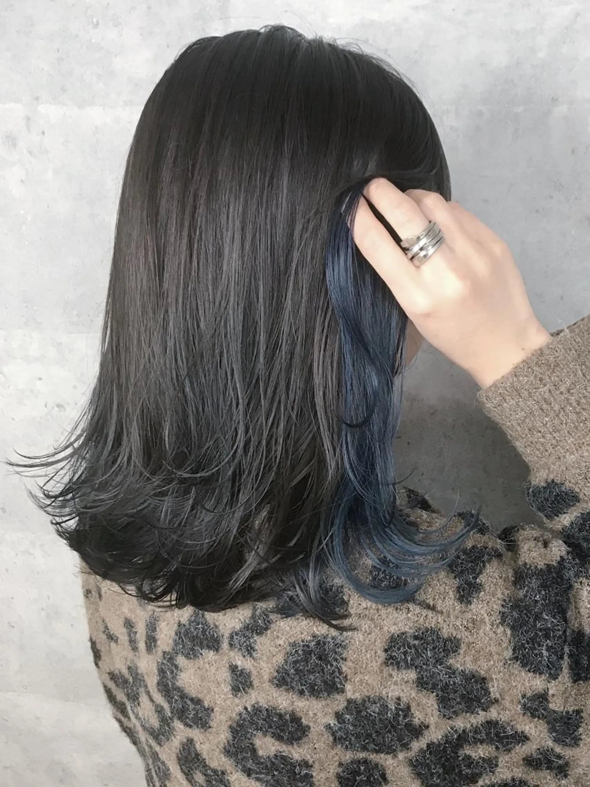 ミディアム カラー _WHITE 天王寺のヘアスタイル