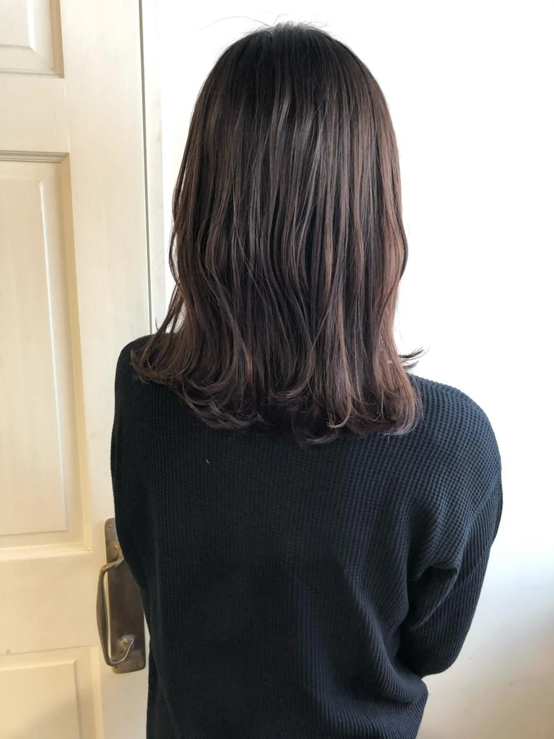 ミディアム MIOベージュカラー 柔らかいカラーのヘアスタイル