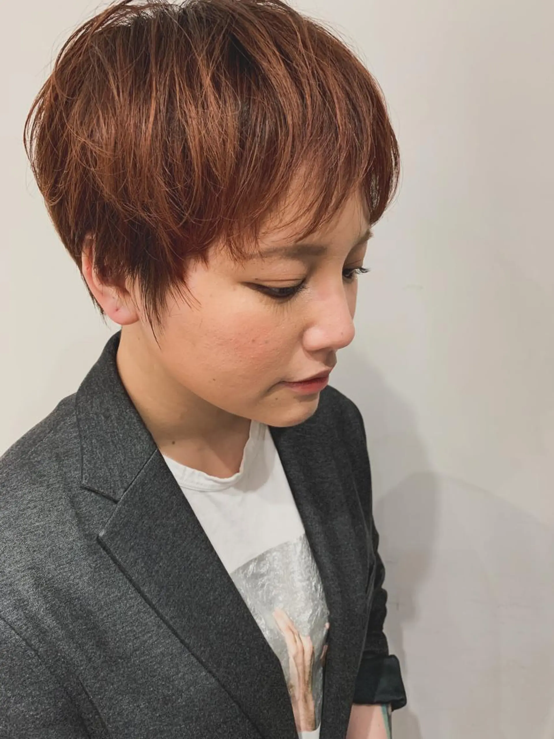 ショート nuu所属・💜ショート💜 ウルフ、ボブ二色亜美のヘアスタイル