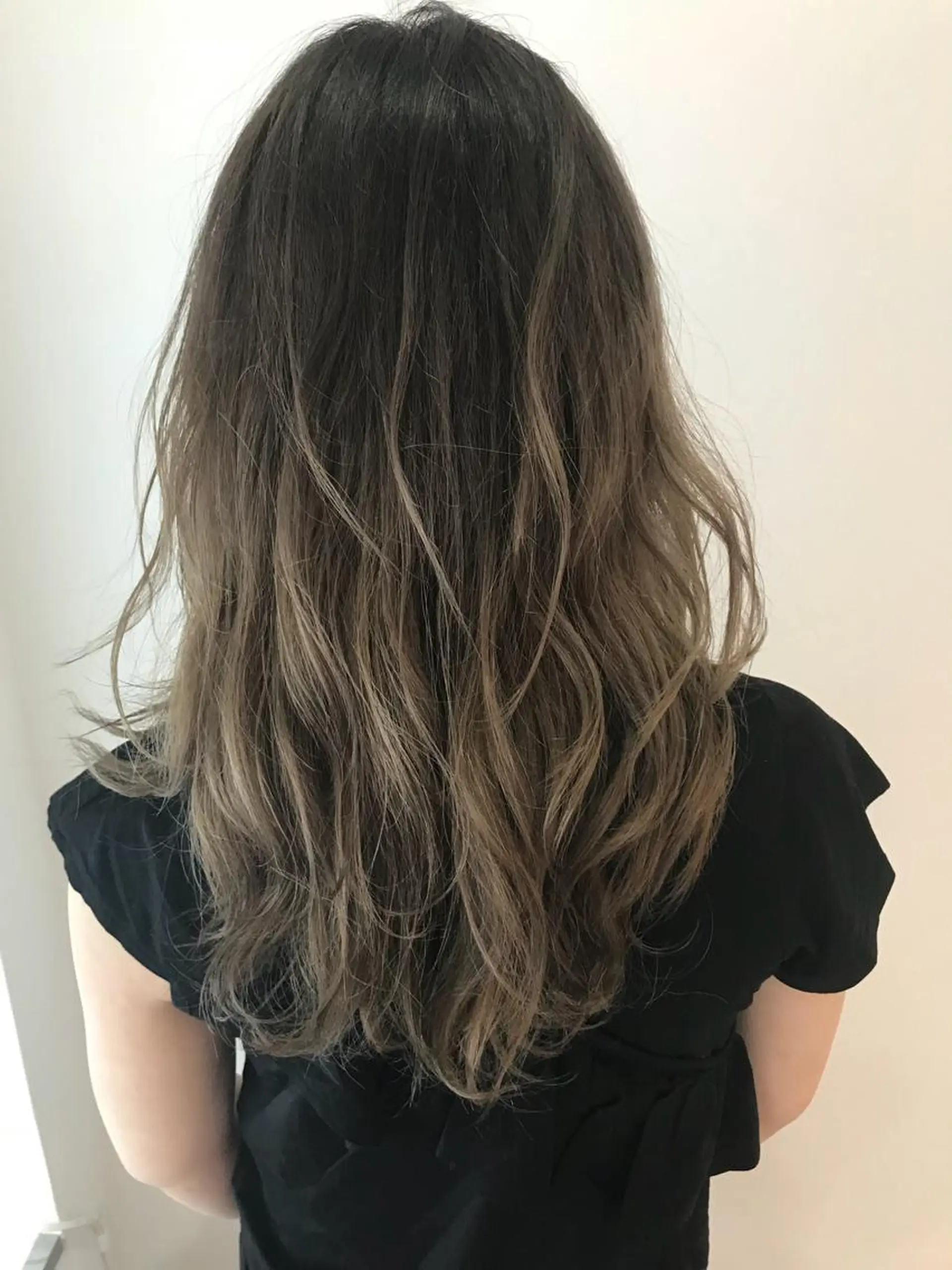 ミディアム カラー カット ヘアカラー トリートメント AILEE所属・ウルフカット レイヤーカット上柿のヘアスタイル