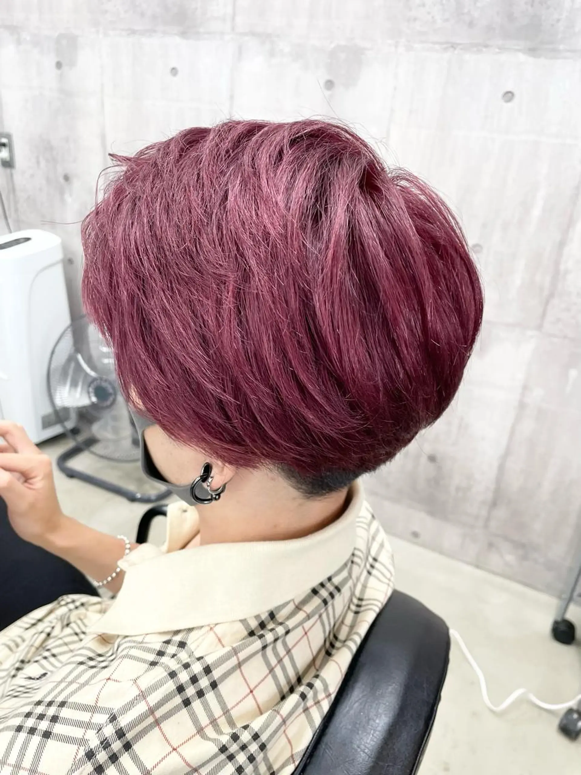 ショート カラー メンズ カシス ピンクカラー ヘアカラー LUXBE LUCE 那覇小禄イオン店所属・LUXBE LUCE ひなののヘアスタイル