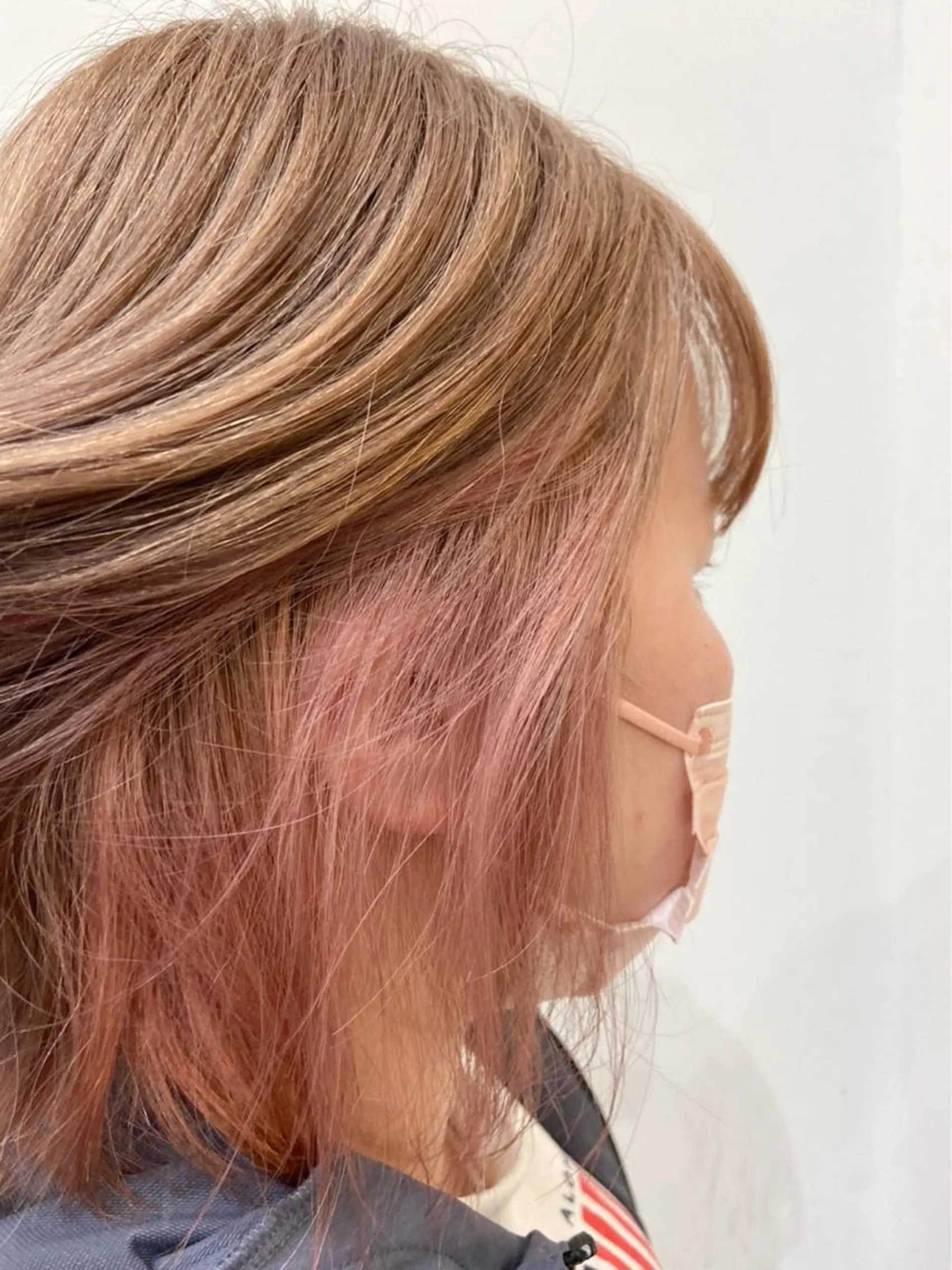 ミディアム カラー インナーカラー ピンクカラー mugelca所属・ワタナベ リリコのヘアスタイル