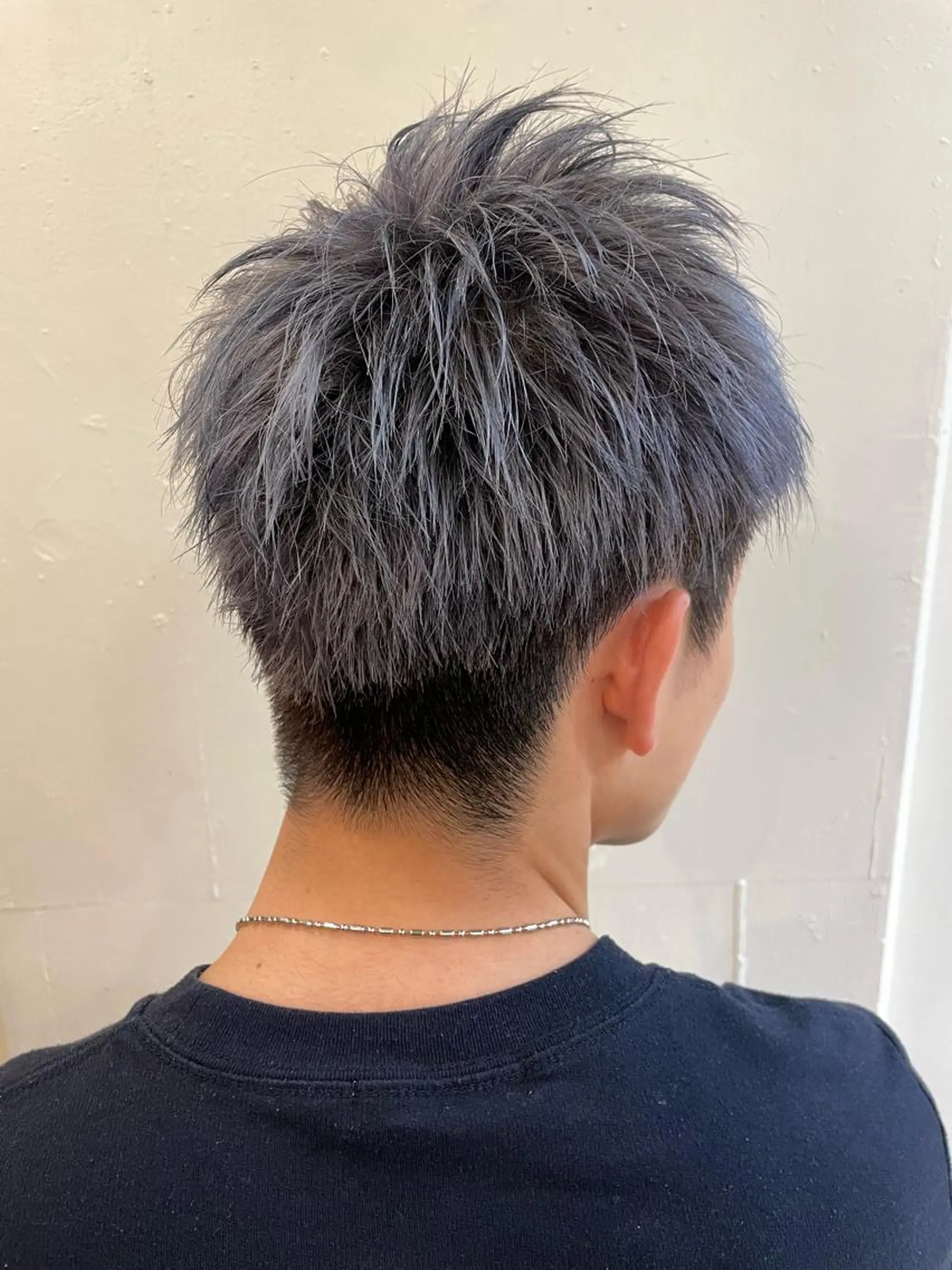 ショート カラー メンズ メンズブリーチ アッシュ ブリーチ ブルーカラー ブルーアッシュ CUT  STUDIO 141所属・渡部 恭子のヘアスタイル