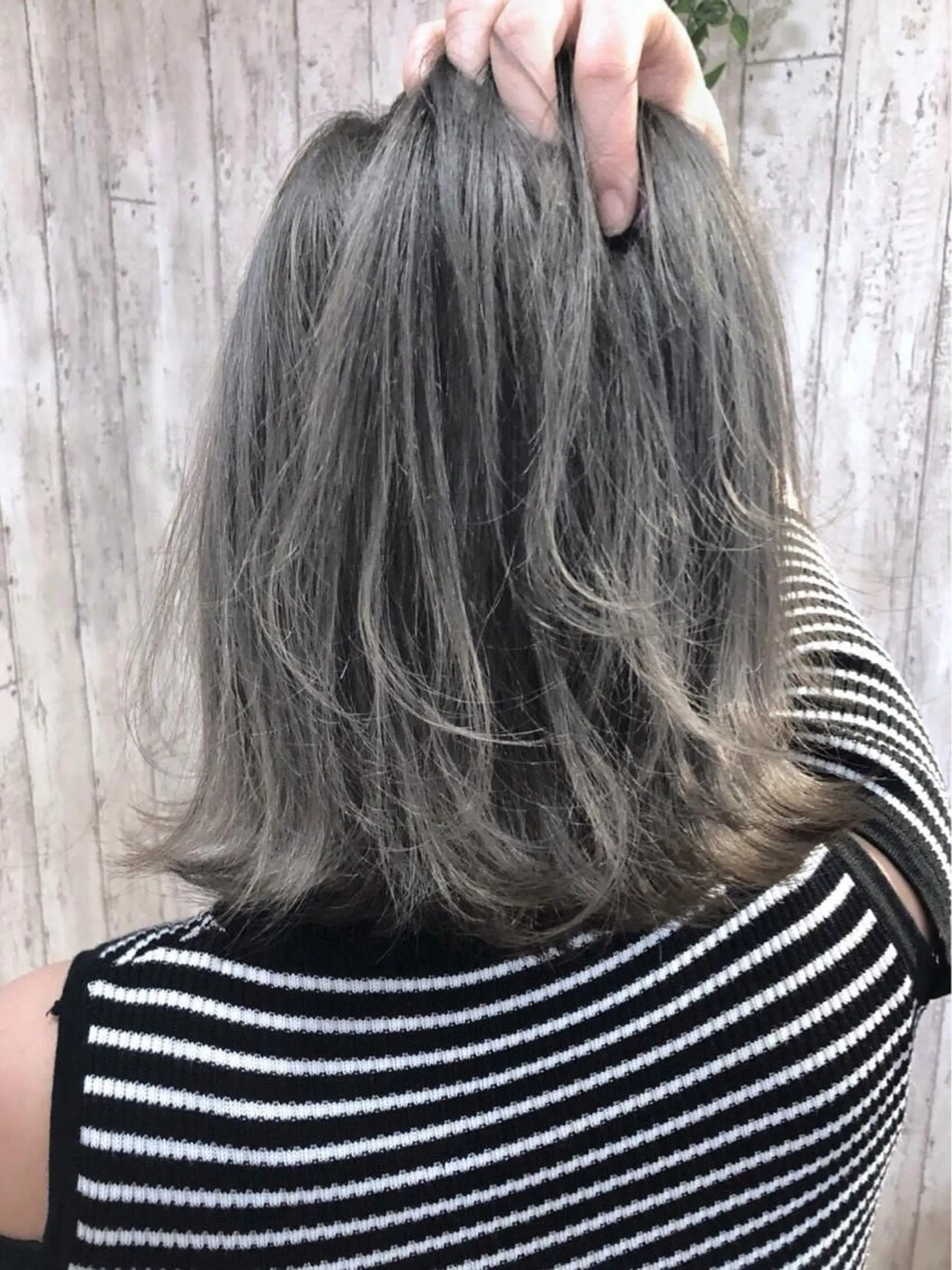 ミディアム LANI OOSAKAのヘアスタイル