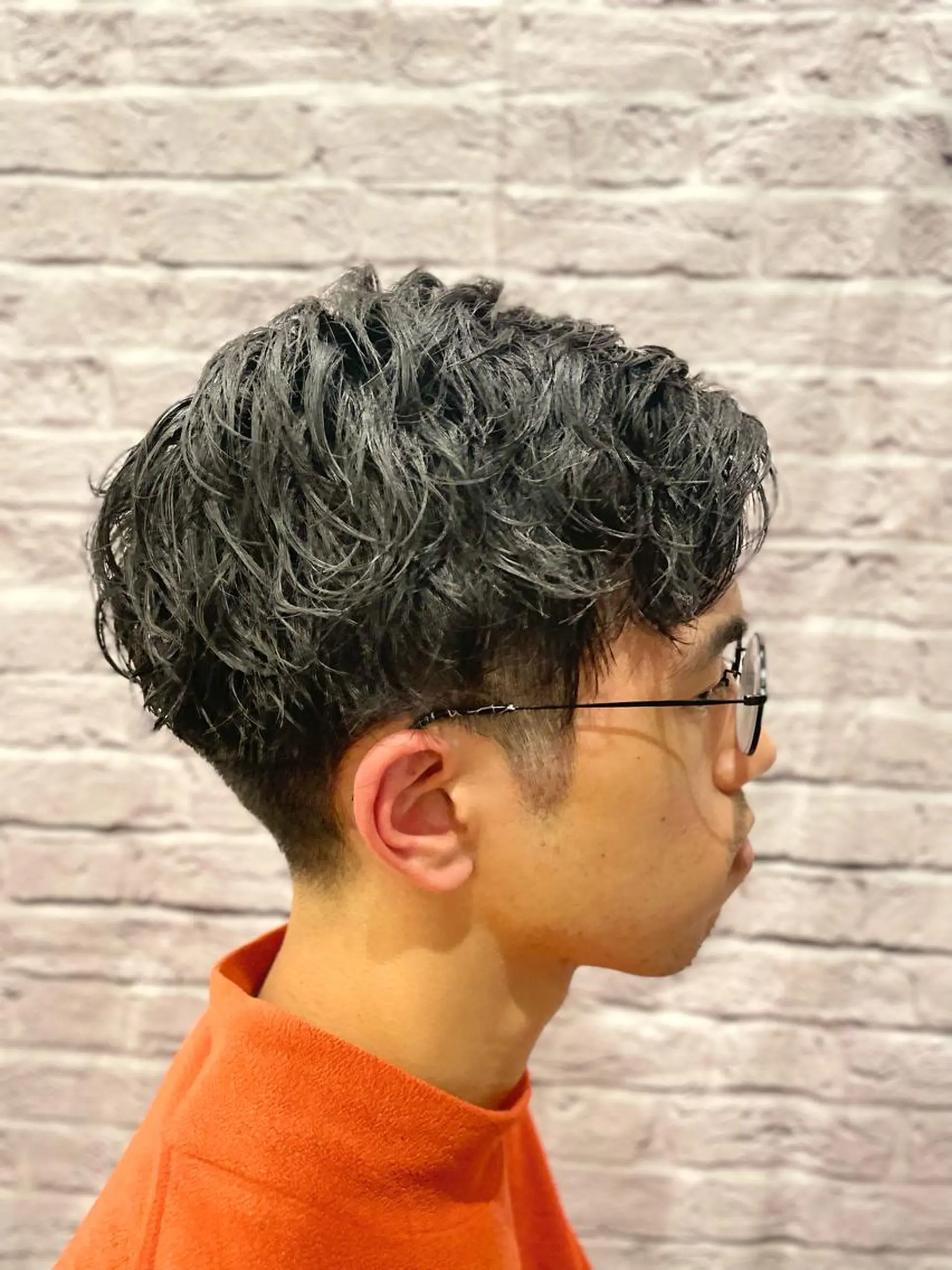 ショート パーマ メンズ メンズパーマ ツーブロック 外ハネヘア Graceful BarBer platinum所属・無料メンズカット💈 遠山泰輝のヘアスタイル