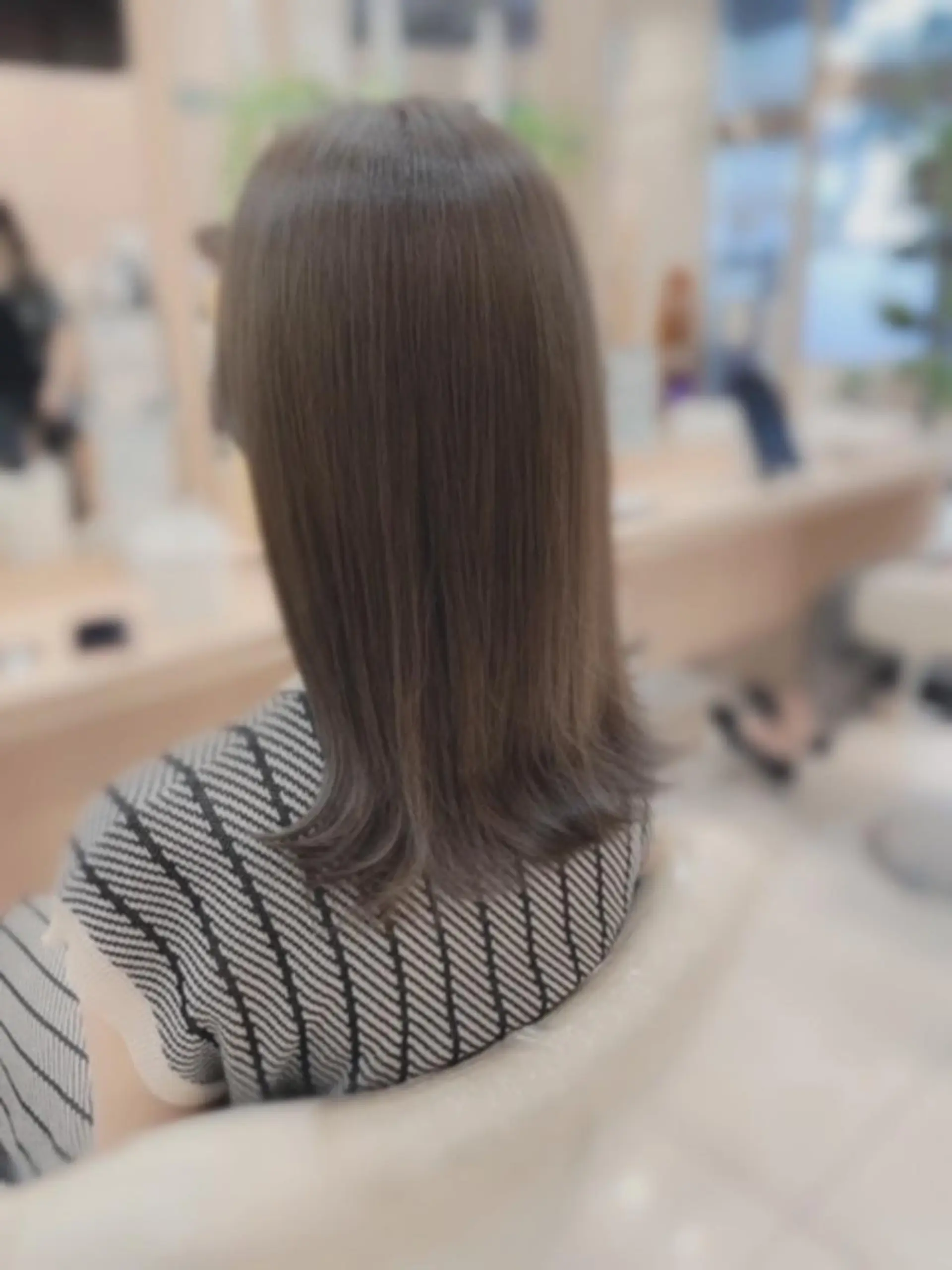 セミロング ヘアカラー 森 瑠海のヘアスタイル