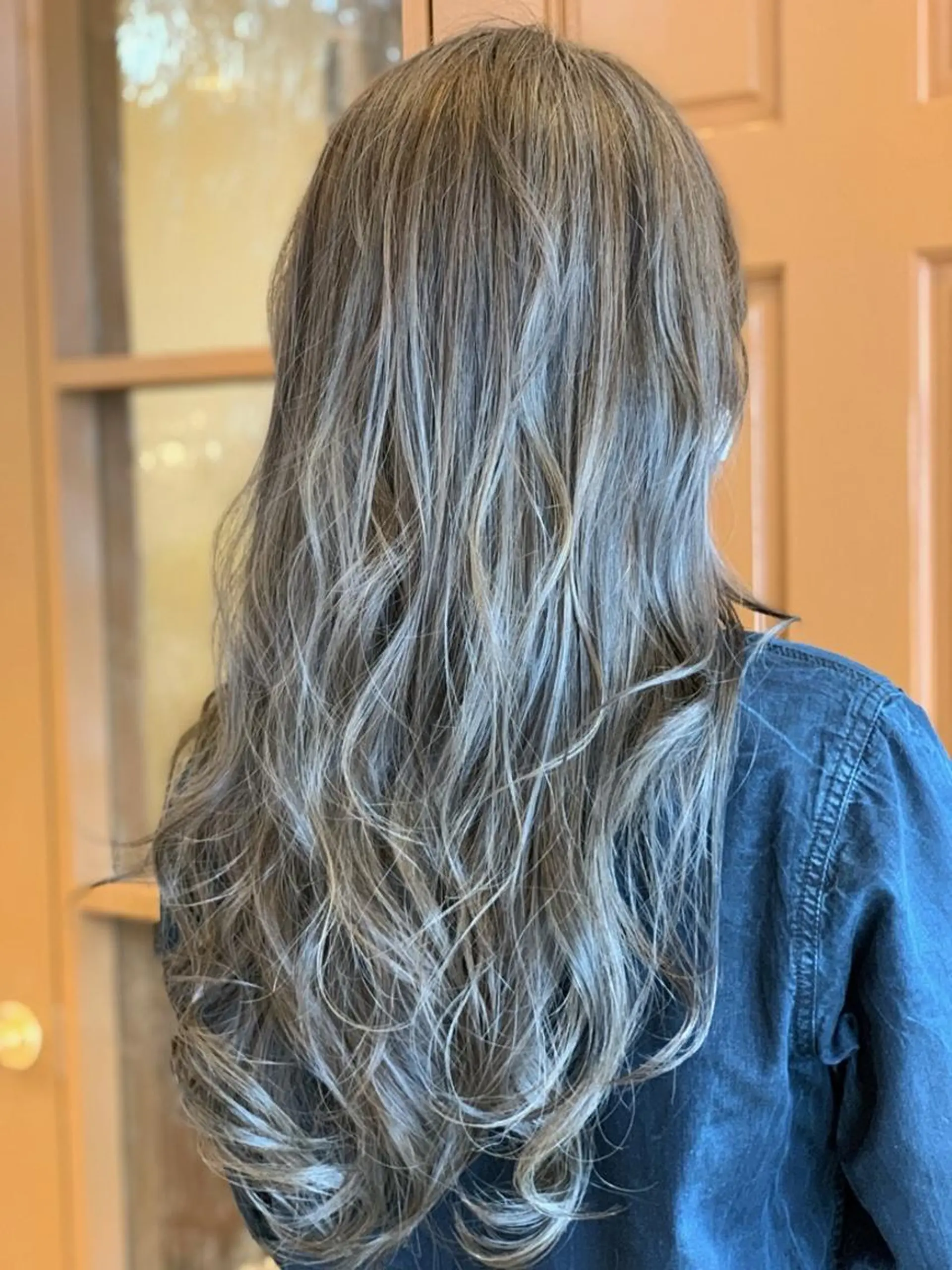 セミロング 荒牧 咲良のヘアスタイル