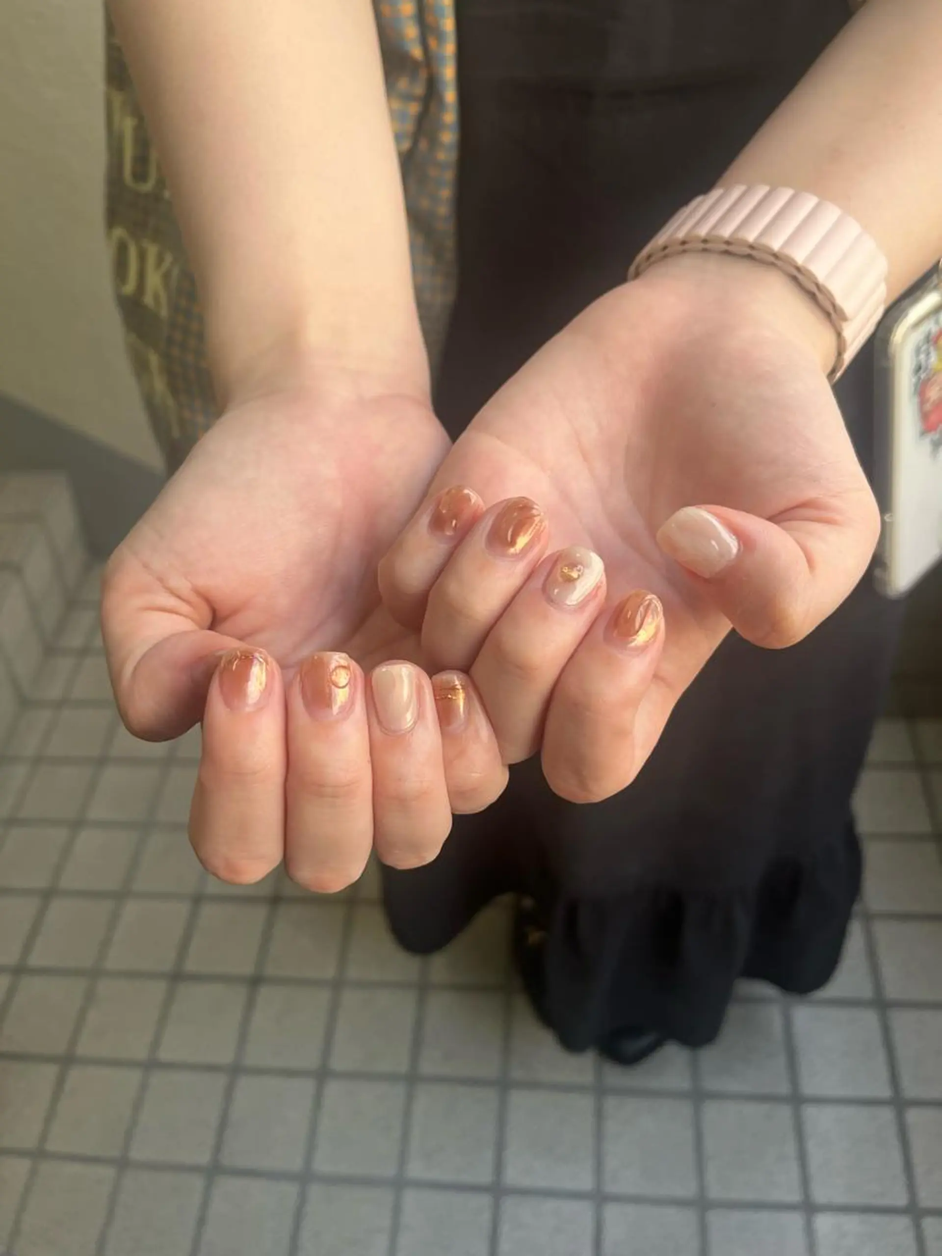 ネイル ブラウン ニュアンスネイル Etel atelier。のネイルデザイン