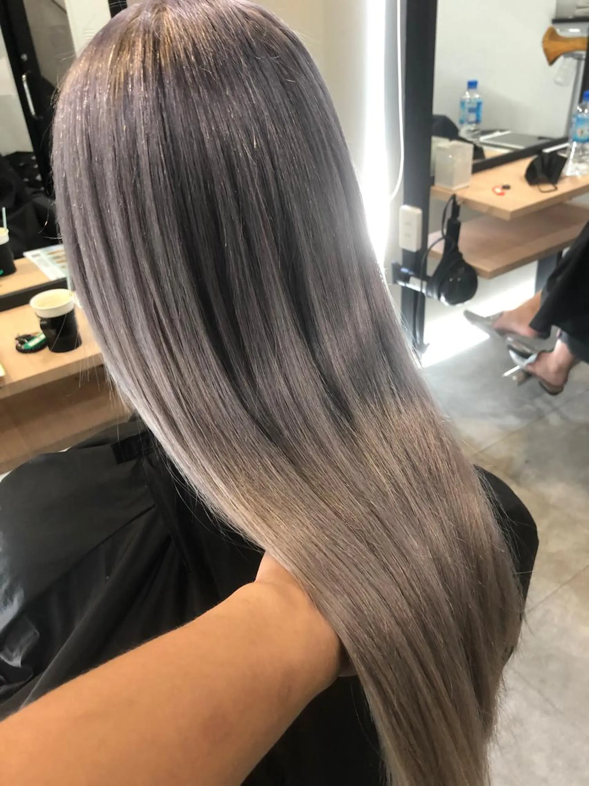 ロング カラー ブリーチ ラベンダーカラー シルバー づまさん カラーエクステ難波のヘアスタイル