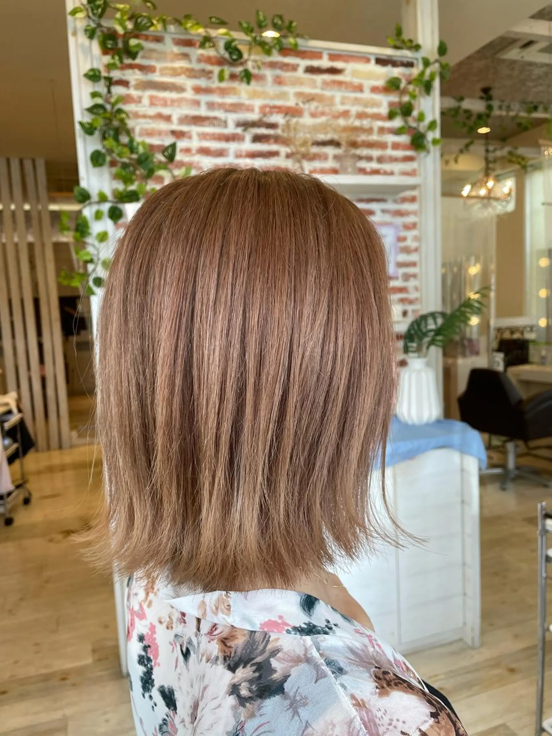 ミディアム カラー ベージュカラー ハイトーンカラー ハイトーンベージュ Crén by marie 真嘉比店所属・東恩納 誠のヘアスタイル