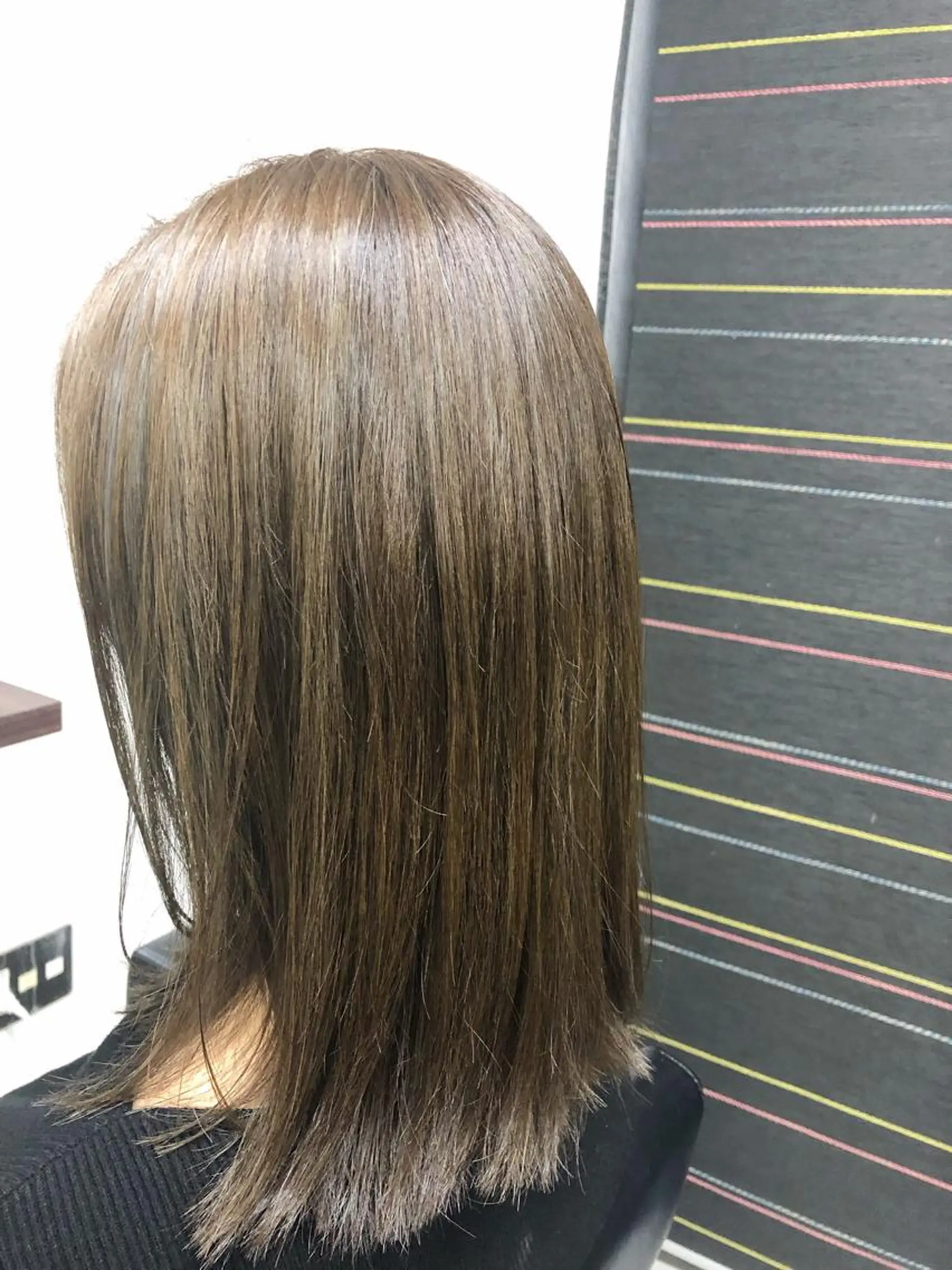 ミディアム ハイライト ヘアカラー 秋山 浩太のヘアスタイル