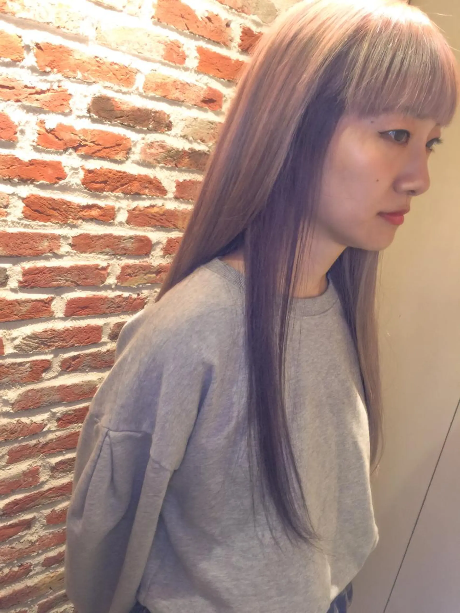 セミロング カラー インナーカラー パープルカラー ホワイト&レイヤーカ ットエクステ長畠俊輔のヘアスタイル