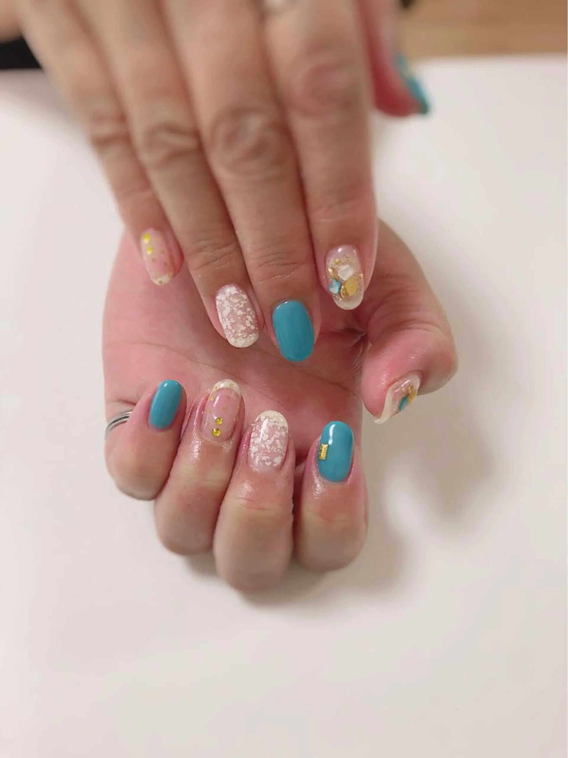 ネイル アートネイル 長さ出し フットネイル グリーン ニュアンスネイル Lily Roseスタッフ一同のマツエク・マツパデザイン