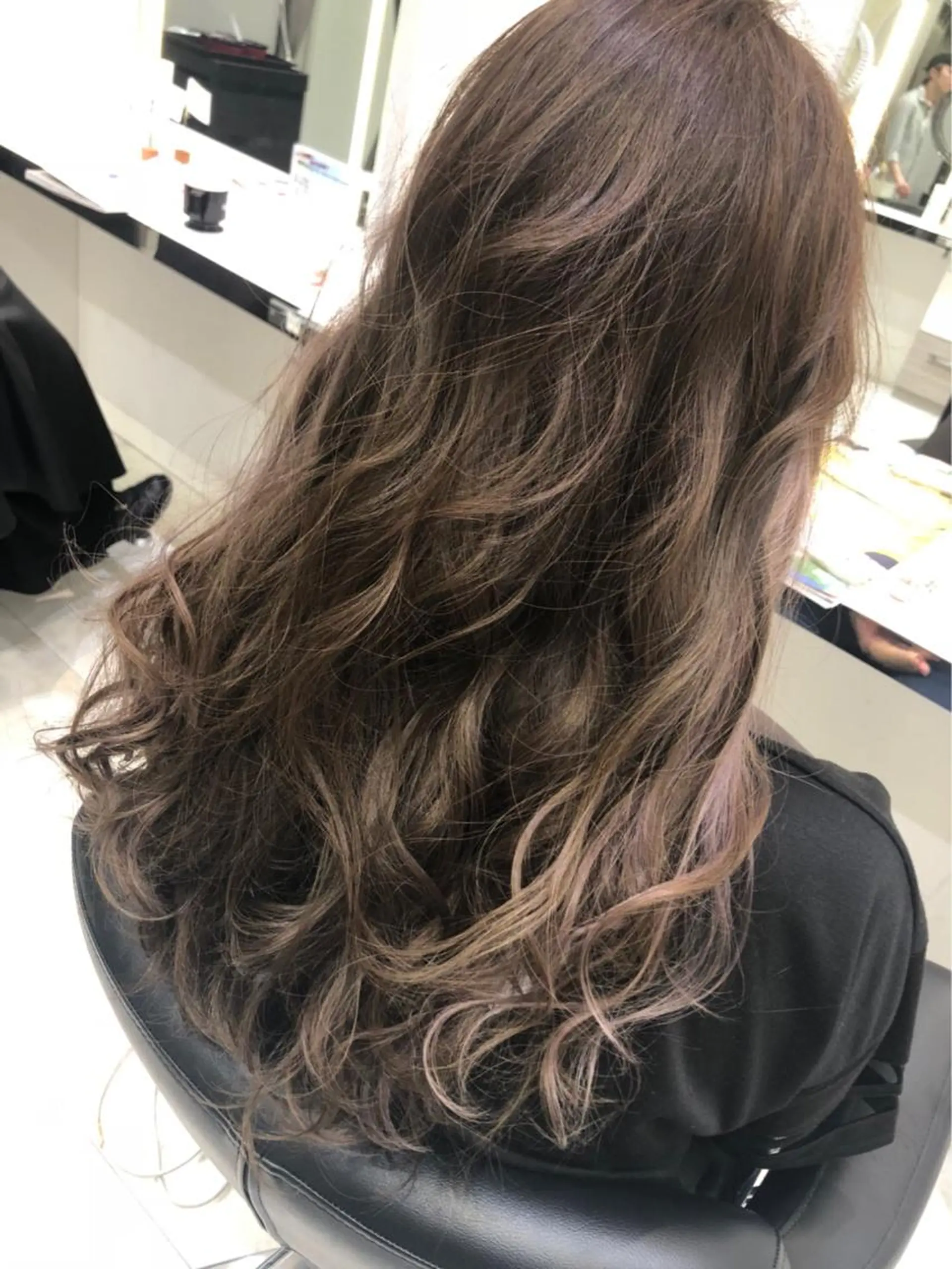ロング ヘアカラー 岸 保奈美のヘアスタイル