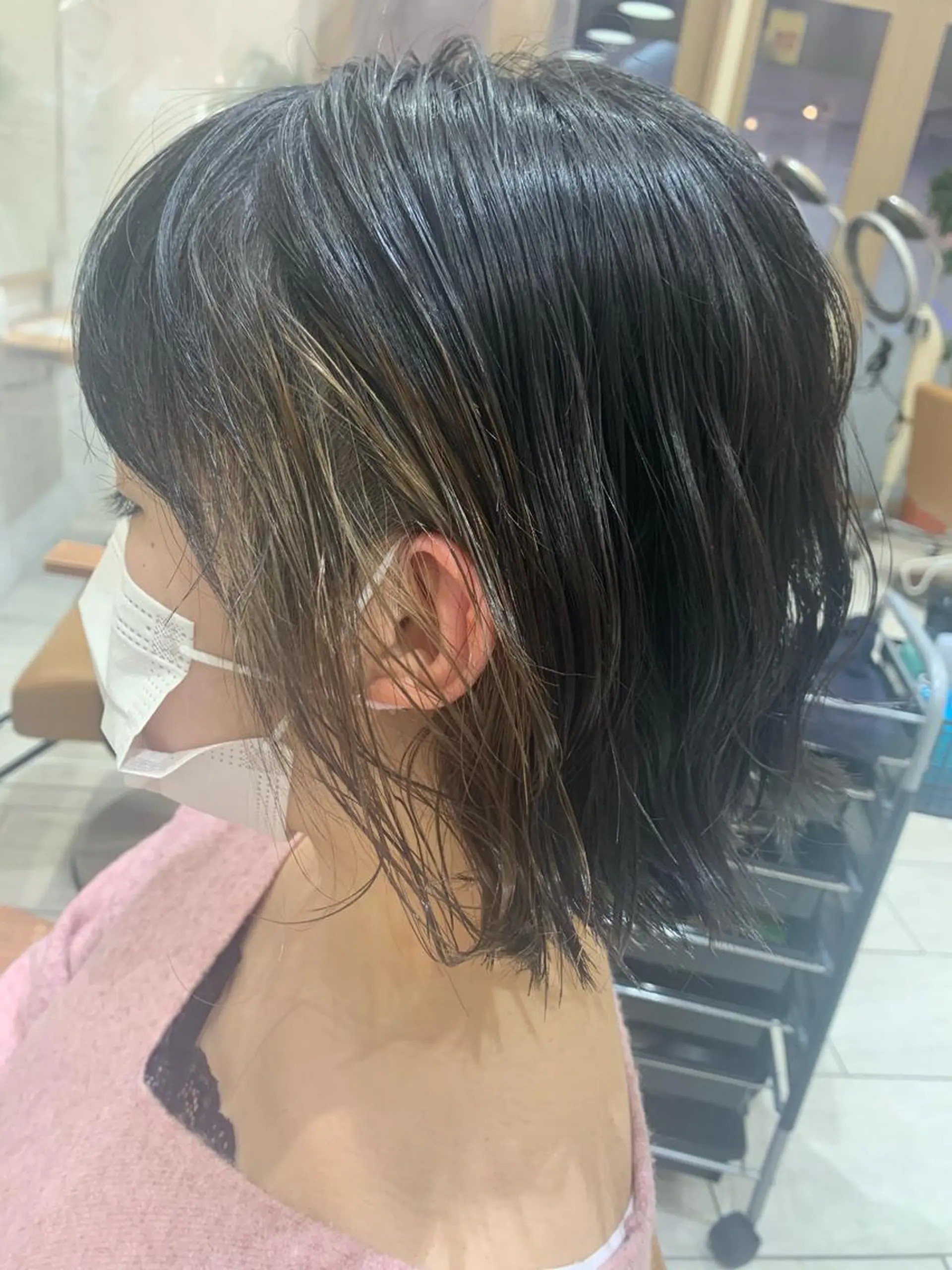 ミディアム 伊藤 麻菜実のヘアスタイル