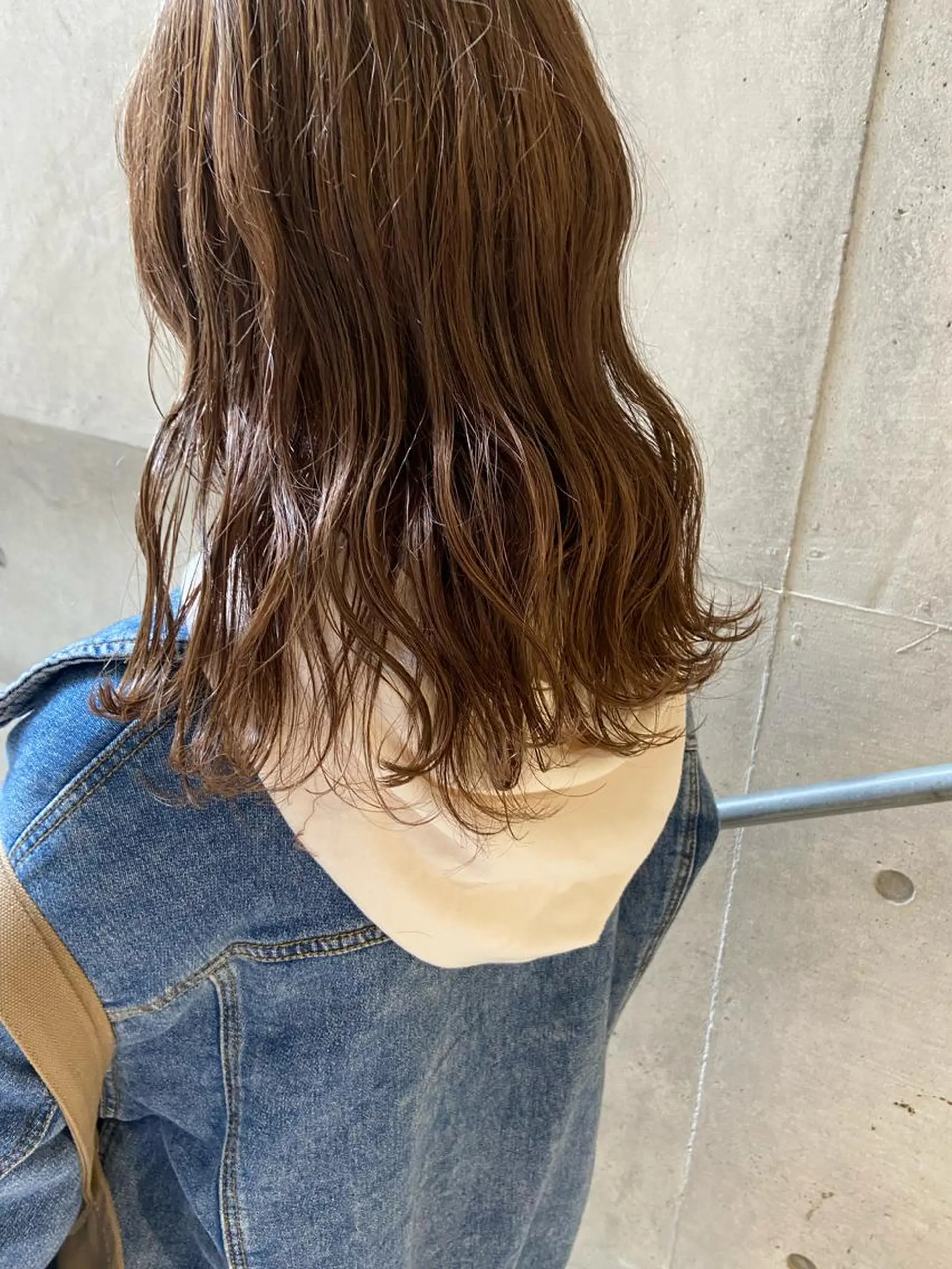 ミディアム なつめ🐶ショート ベージュカラーのヘアスタイル