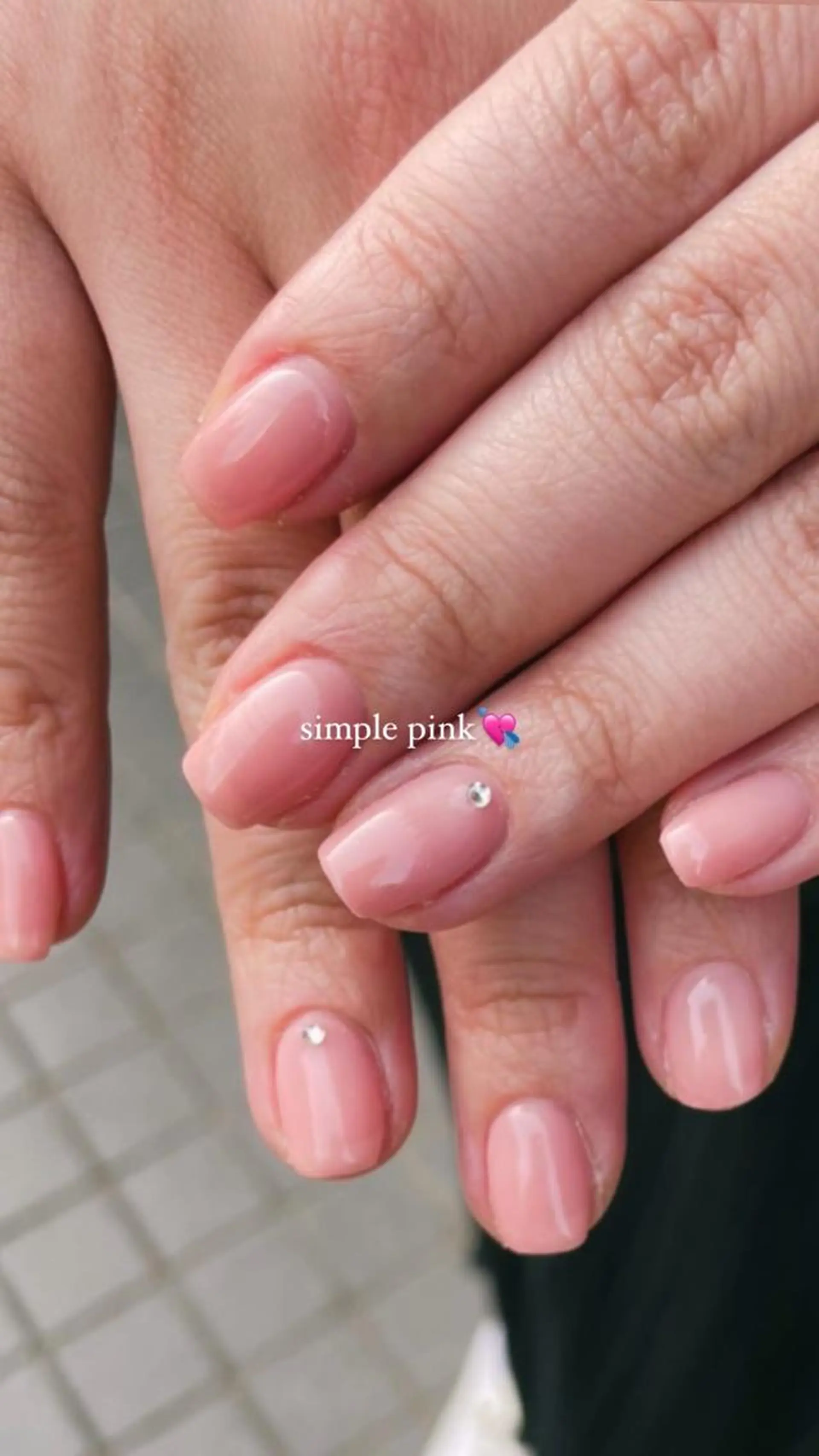 ネイル スカルプネイル ストーンネイル ネイルチップ Me d'eau所属・Me d'eau Rinaのネイルデザイン