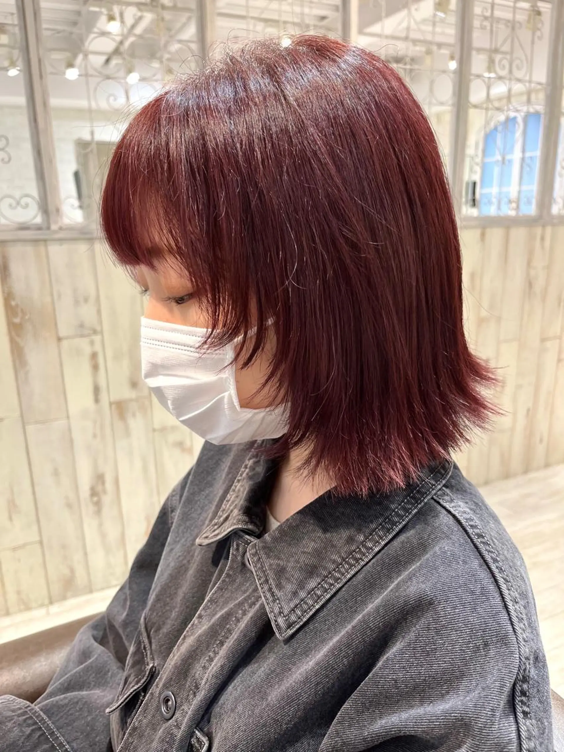 ミディアム カラー カシス ピンクカラー レッドカラー バイオレットカラー ウルフカット 【韓国ヘア×透明感 カラー】笹谷 莉未のヘアスタイル