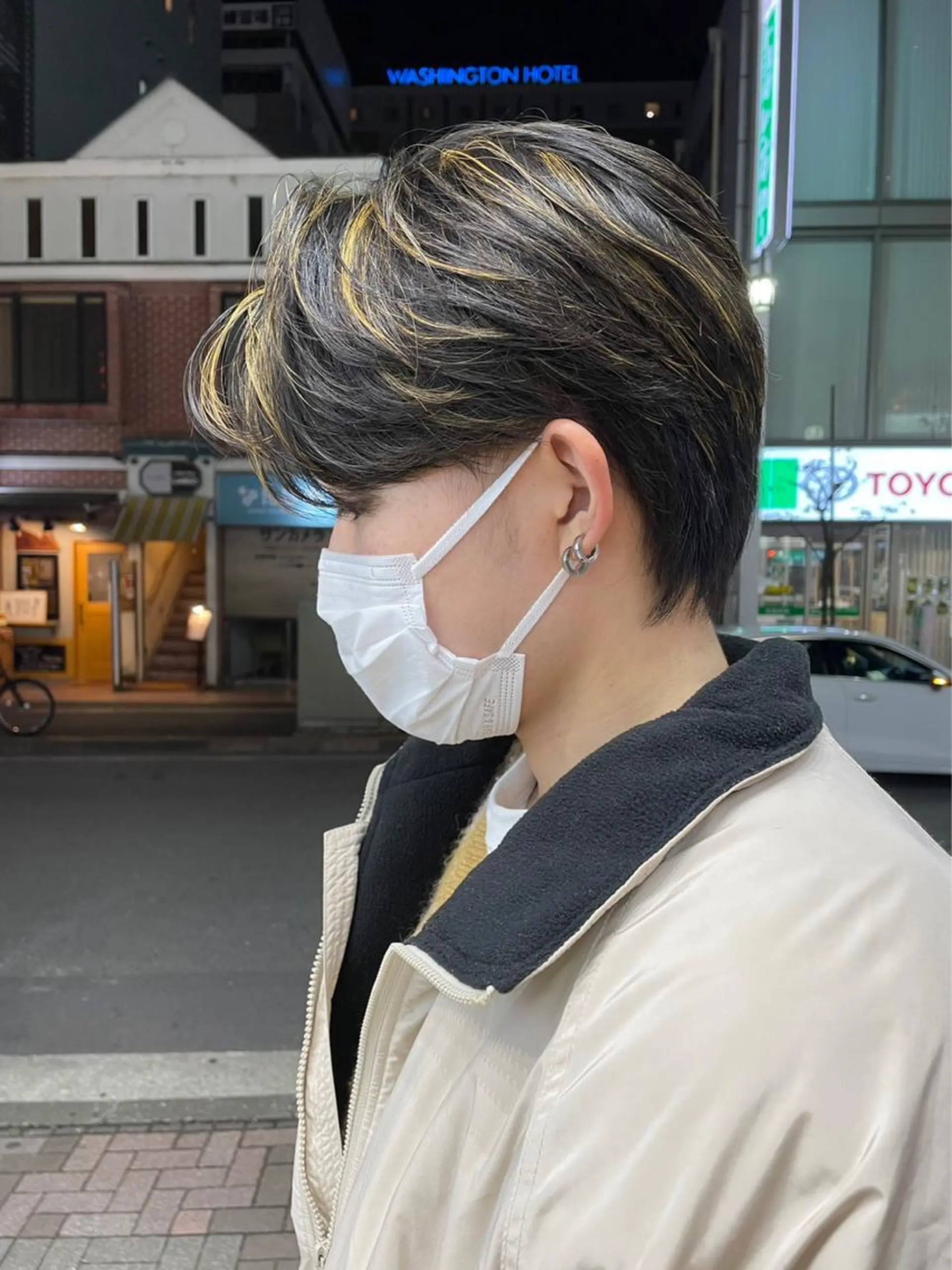 カラー メンズ メンズハイトーン メンズパーマ 学生（メンズ向け） ハイトーンカラー 学生 メンズ/艶髪/カラー サクラ🌸のヘアスタイル