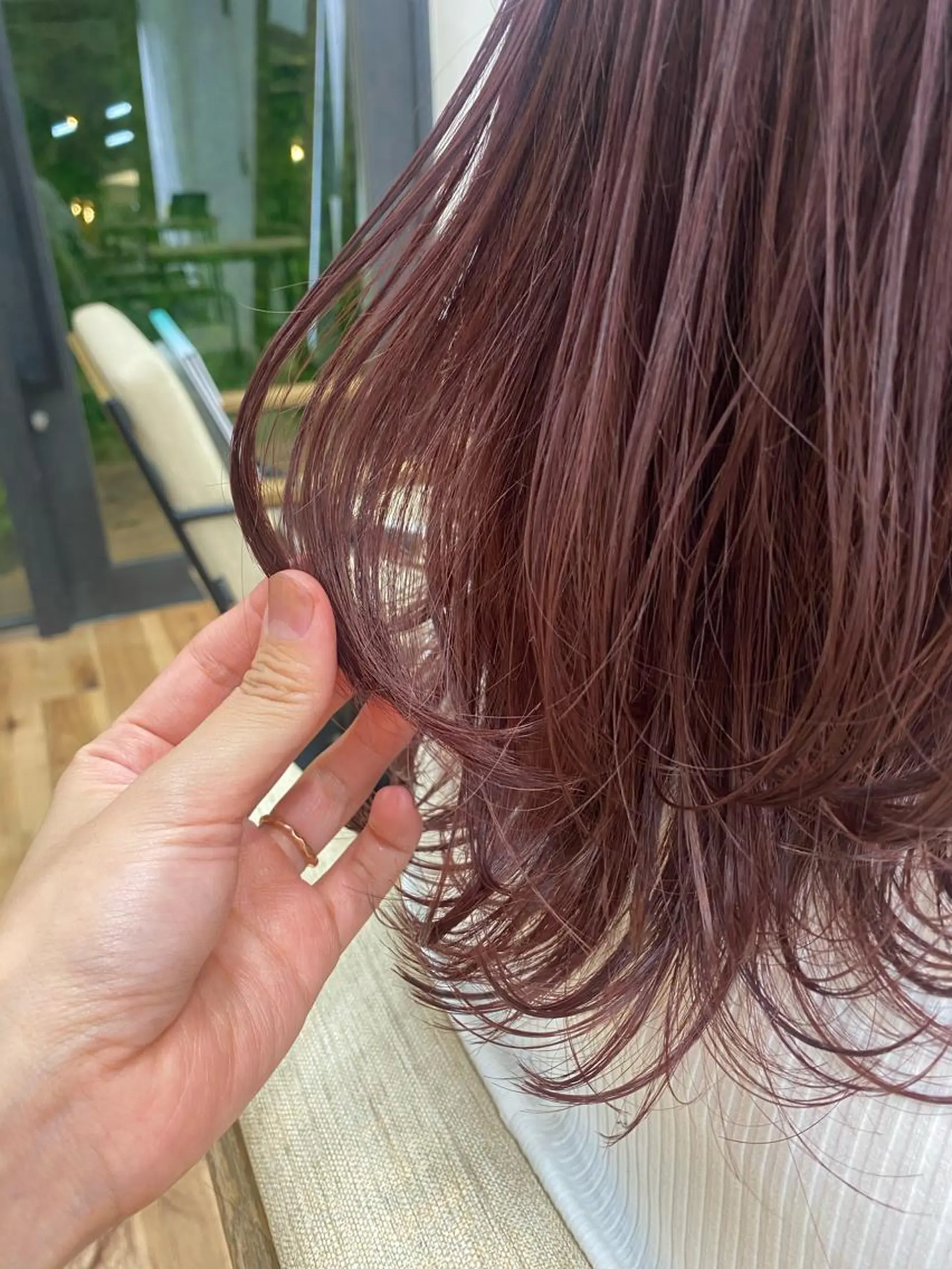 ミディアム ウルフカット おおつき ありかのヘアスタイル