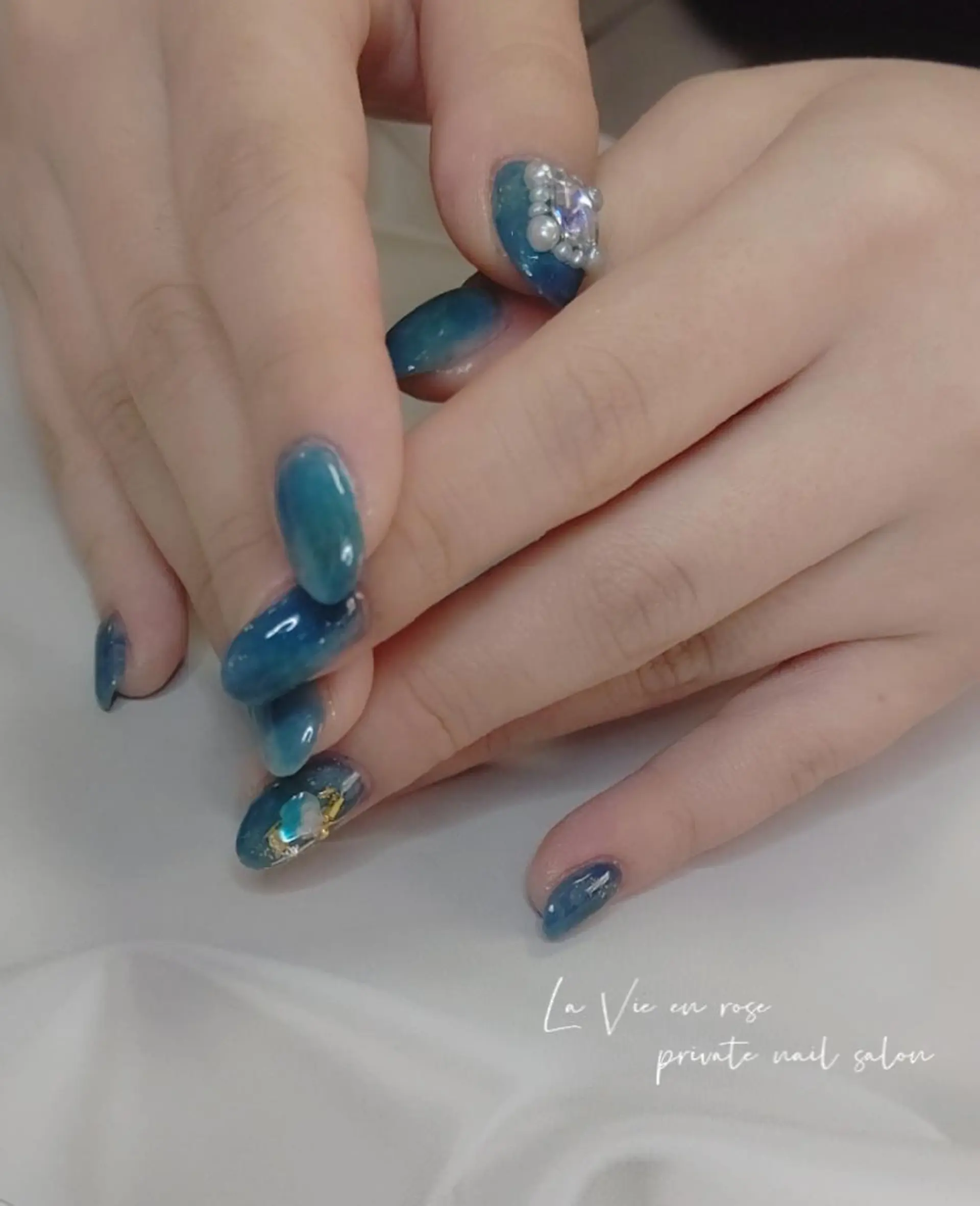 ネイル 韓国ネイル ニュアンスネイル ラヴィアン ローズのネイルデザイン