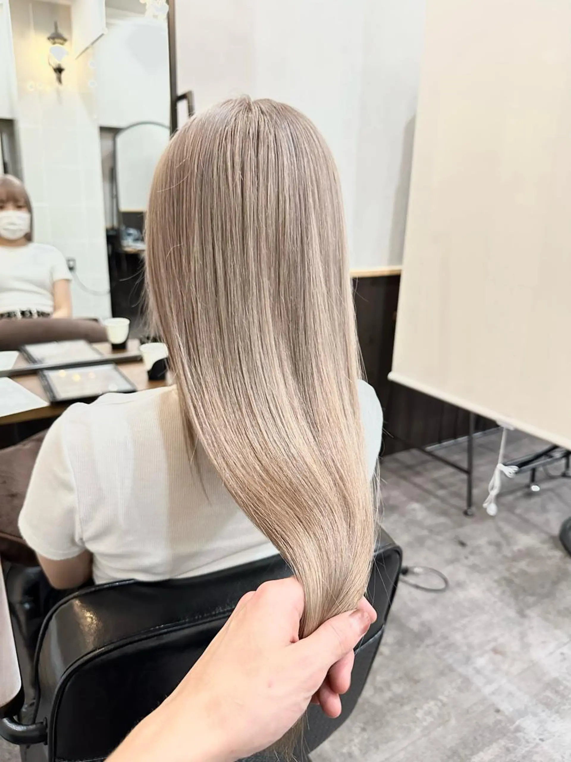 ロング カラー ベージュカラー ホワイトベージュ ヘアカラー トリートメント 🌿ガクト 🌿艶髪透明感のヘアスタイル