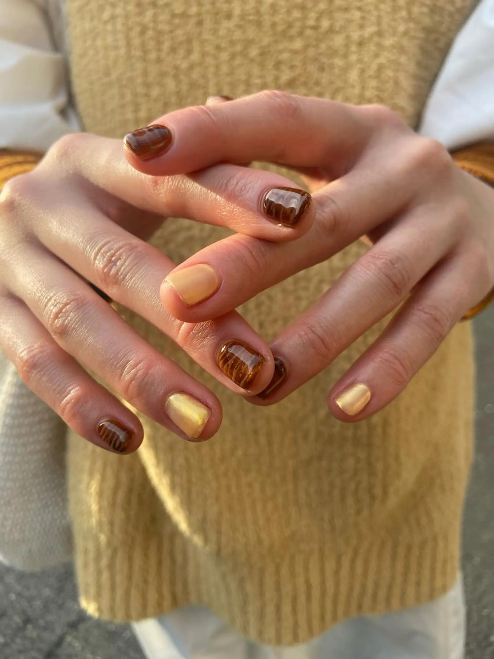 ネイル アニマル柄 アートネイル べっ甲ネイル ブラウン ゴールド . unffのネイルデザイン