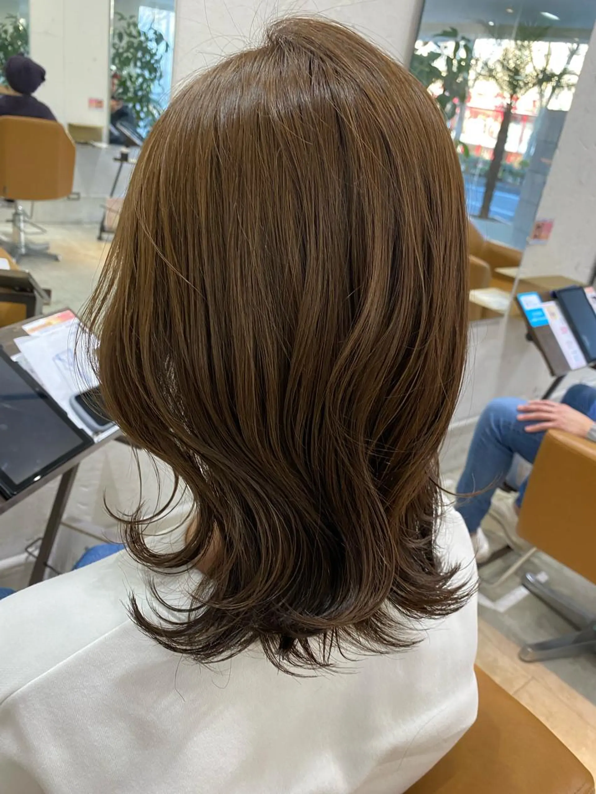ミディアム 中元 美月のヘアスタイル