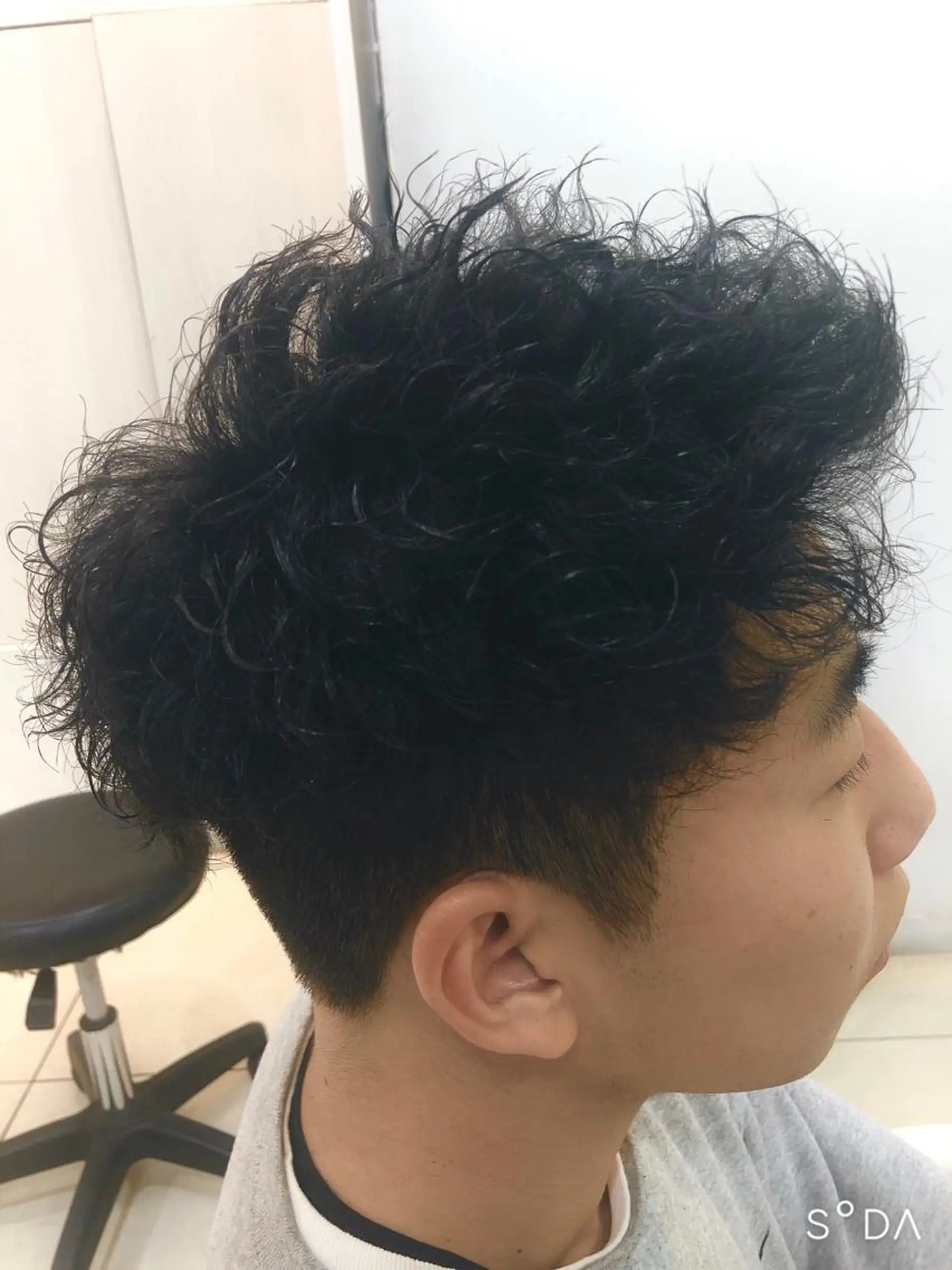 ショート パーマ メンズ メンズパーマ ツイストスパイラルパーマ スパイラルパーマ 髪質改善× ハイライト溝江のヘアスタイル
