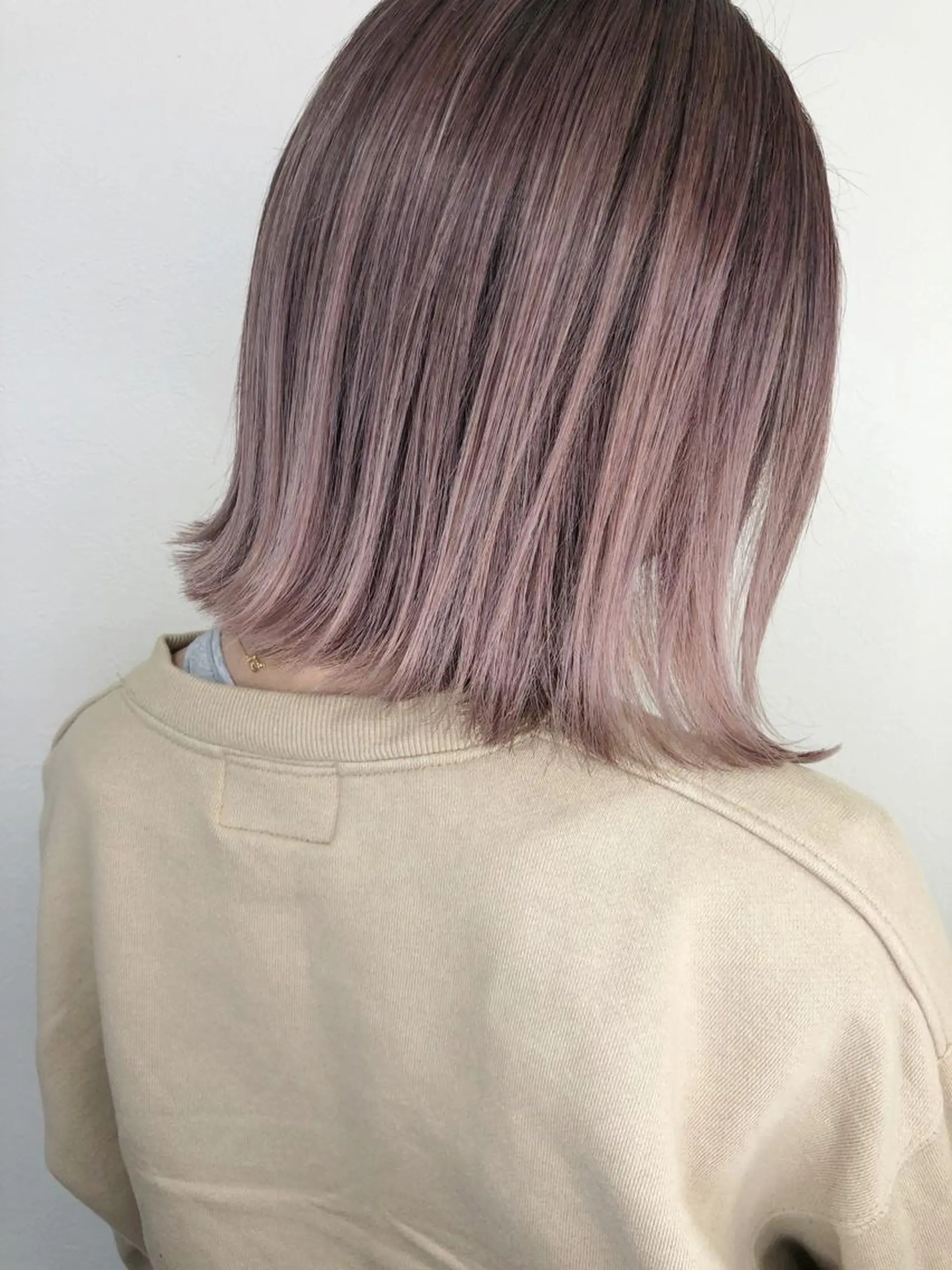 ショート カラー アディクシーカラー バレイヤージュ ベージュカラー ブリーチ ケアブリーチ ito. ブリーチ/髪質改善のヘアスタイル