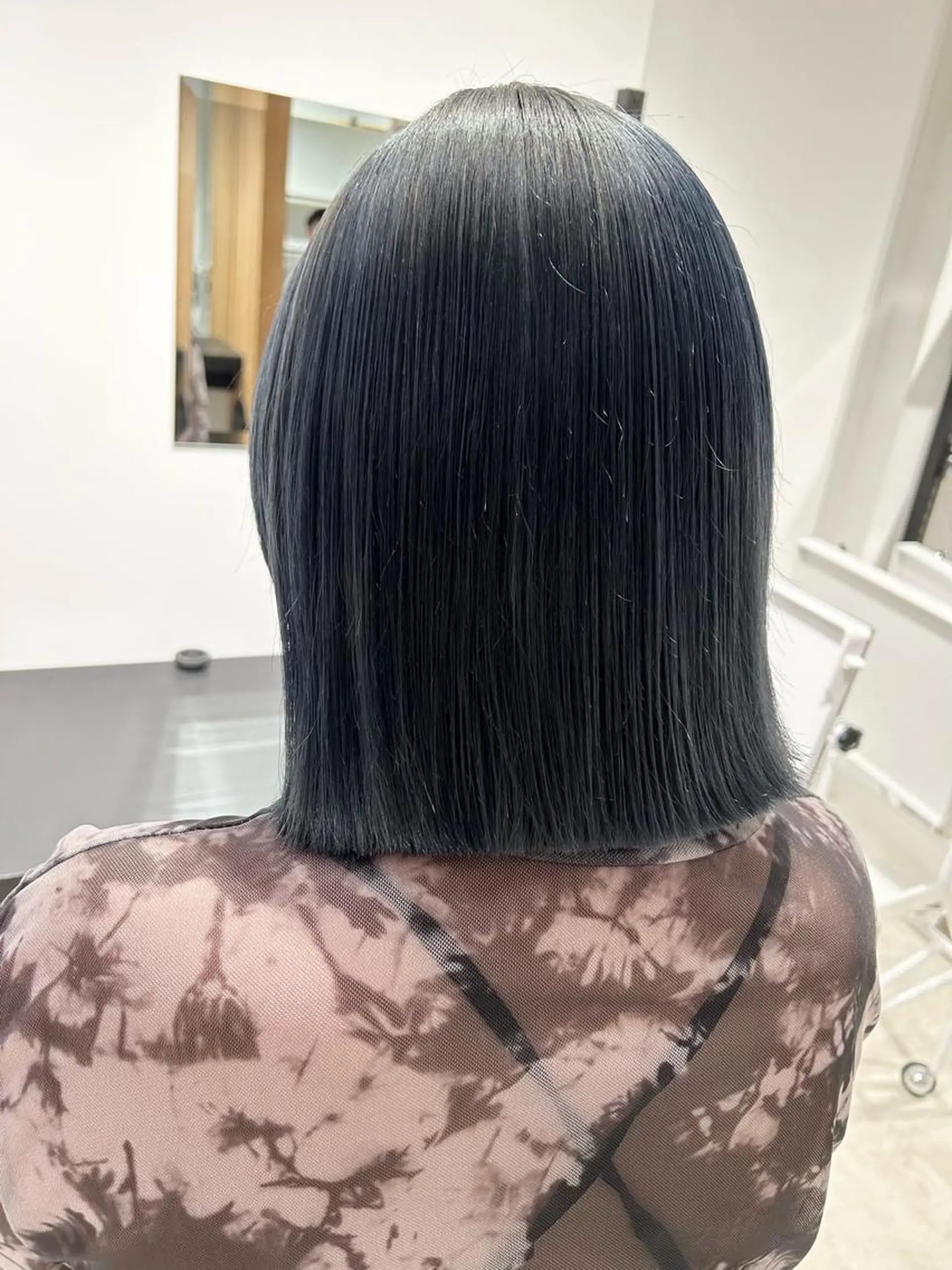 ミディアム カラー 切りっぱなしボブ ブルーカラー ボブ カット ヘアカラー トリートメント ヘッドスパ GO TODAY  SHAIRE  SALON   渋谷モディ所属・スキバサミを使わない カット🌼唯🌼のヘアスタイル