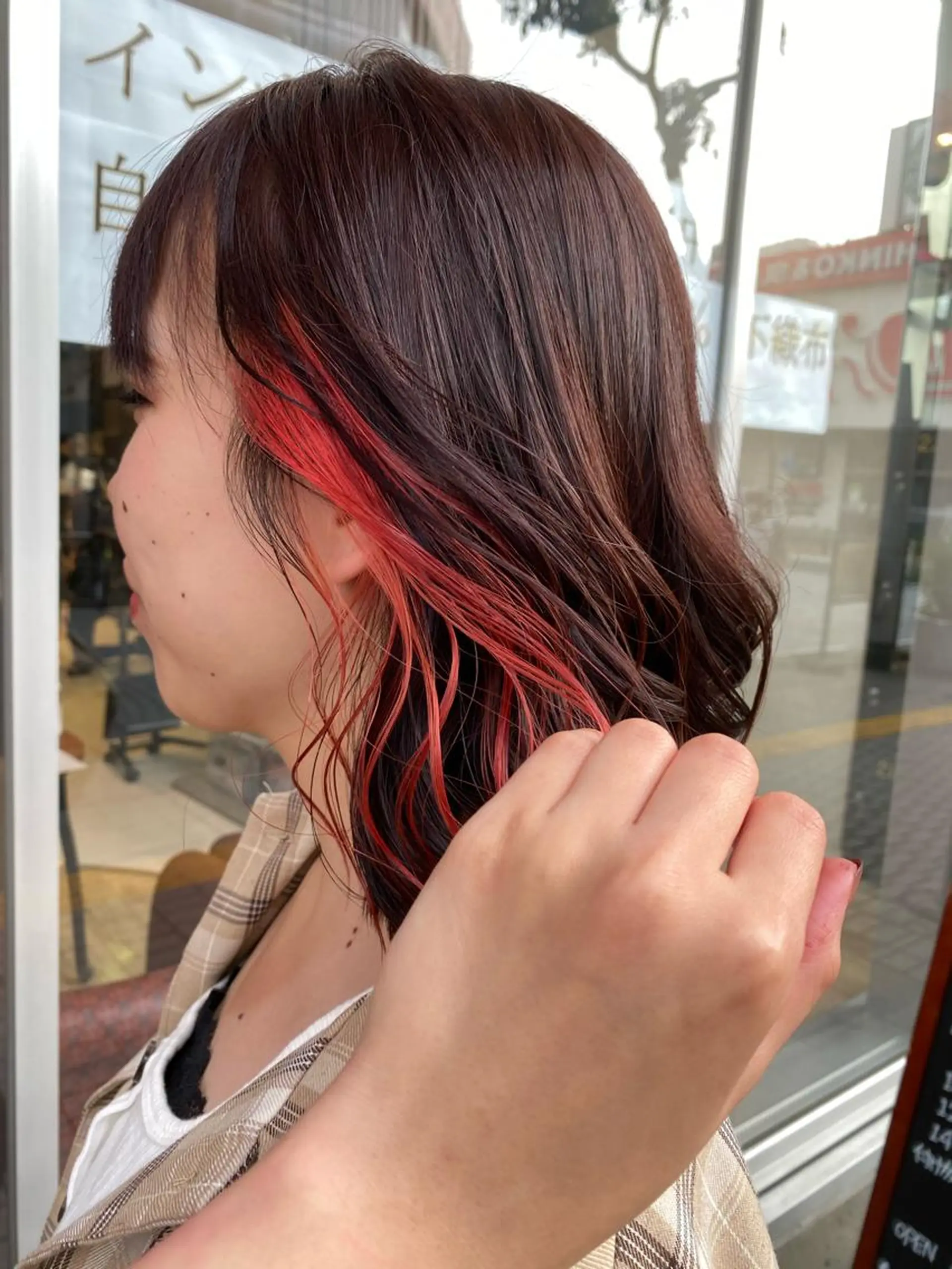 ミディアム カラー イヤリングカラー mori by little所属・デザインカラー✨新倉 佑奈のヘアスタイル