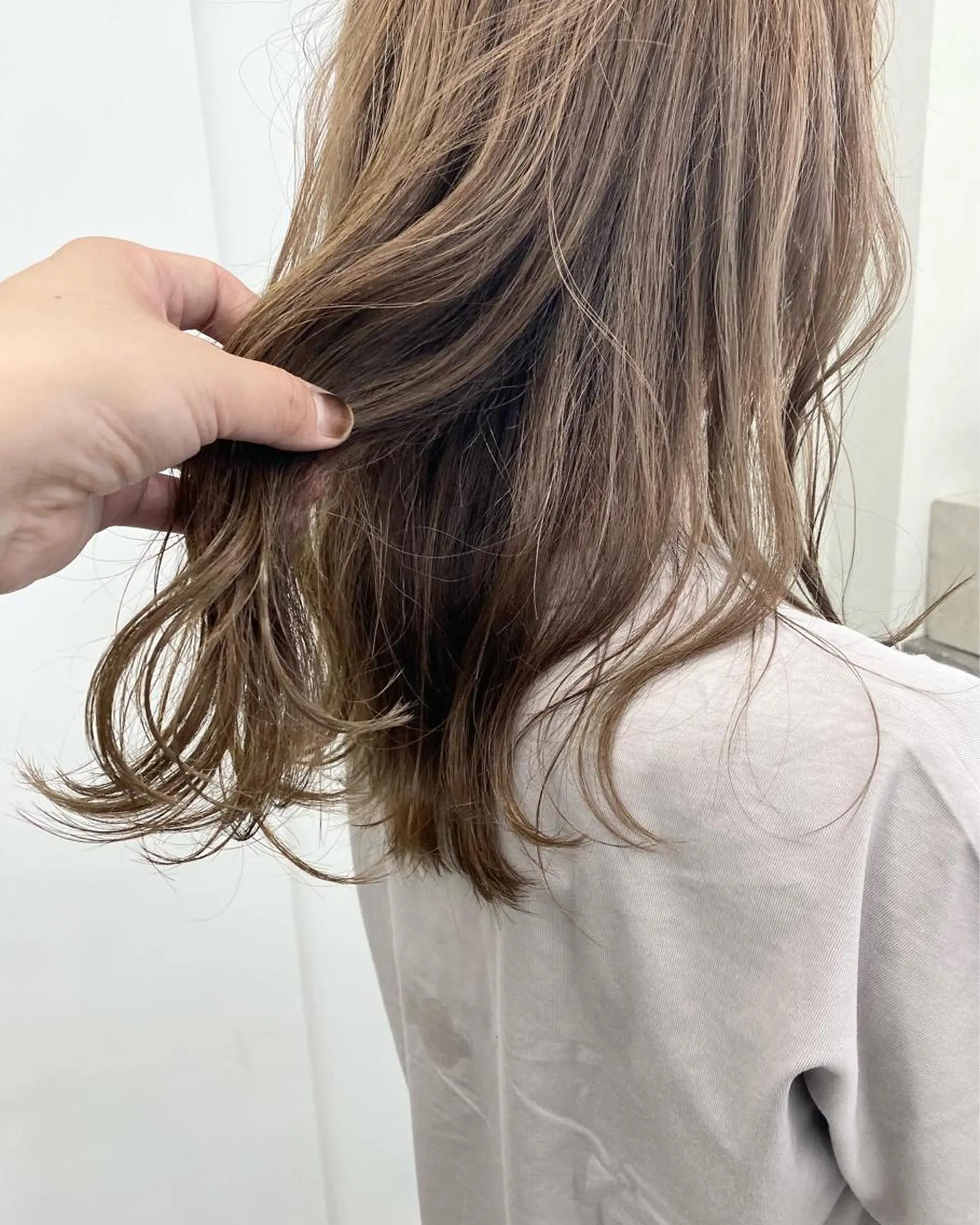 セミロング ハイライト ヘアカラー トリートメント 小澤大輔 YOLO hairのヘアスタイル