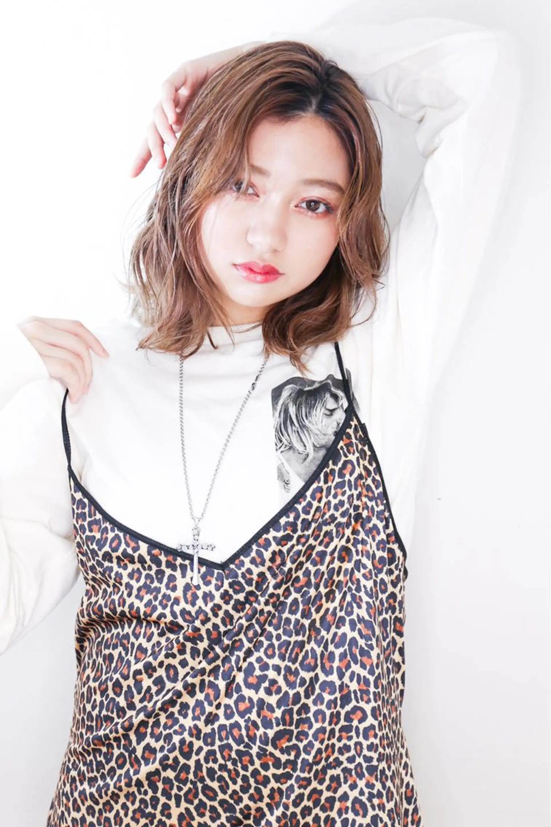 ミディアム カラー パーマ ウルフカット／吉村 桃子のヘアスタイル