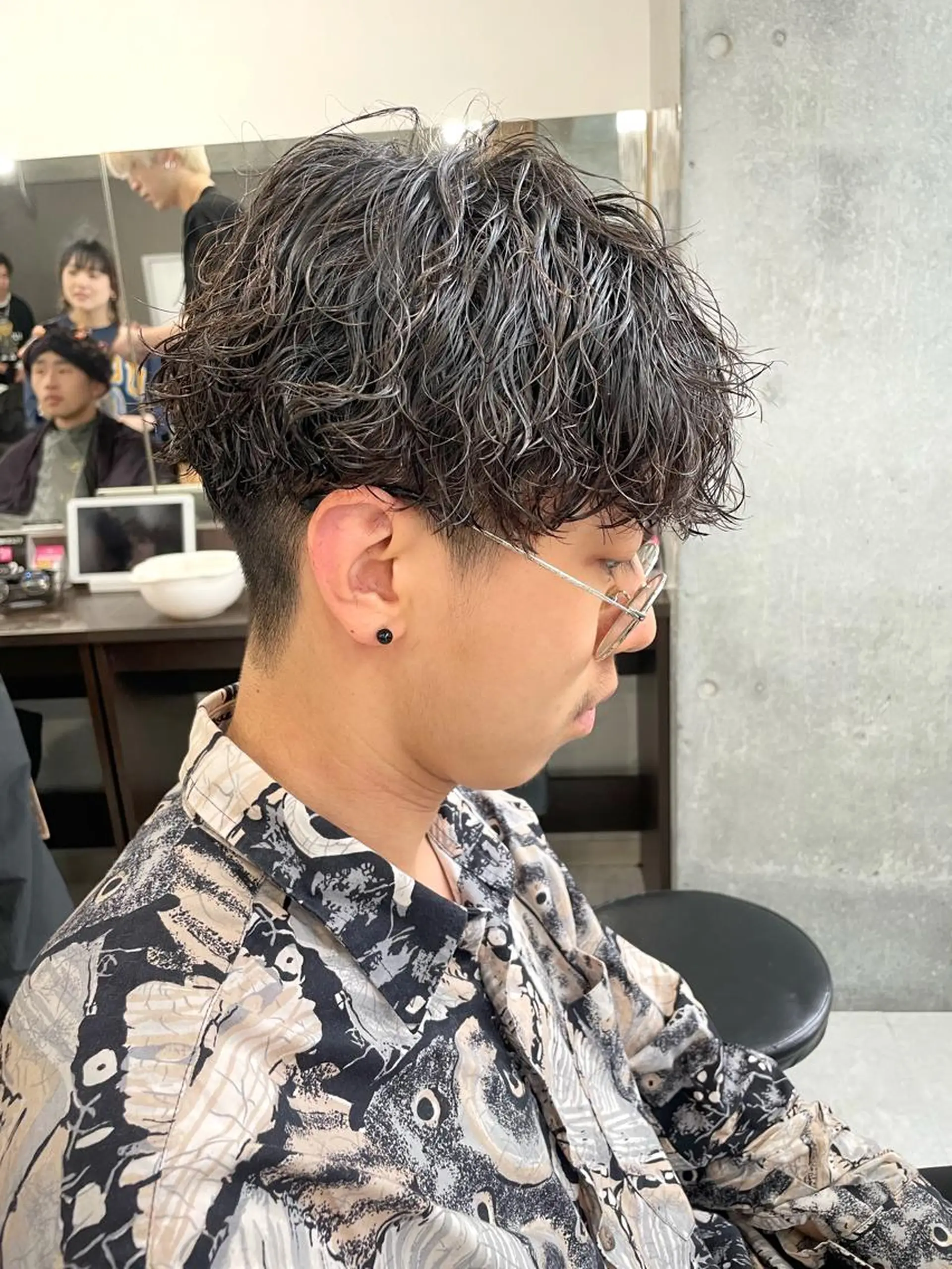 パーマ ヘアアレンジ メンズ メンズブリーチ メンズハイライト メンズインナーカラー メンズパーマ 髪質改善 カット パーマ トリートメント 🌷FUKA🌷 まろやかハイトーンのヘアスタイル