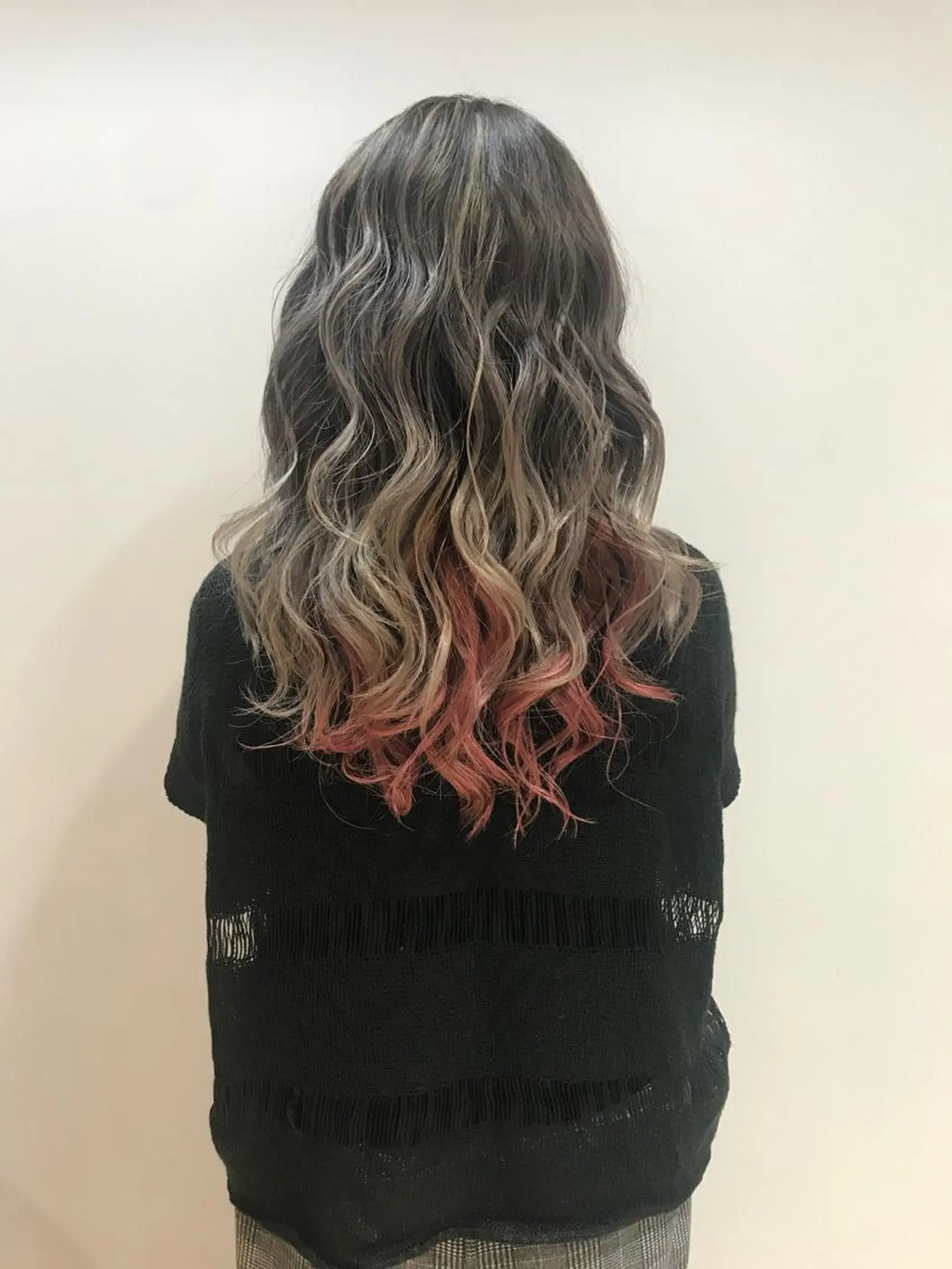 ロング カラー パーマ 髪質改善✨透明感カラ ー🌈シエルブルーのヘアスタイル