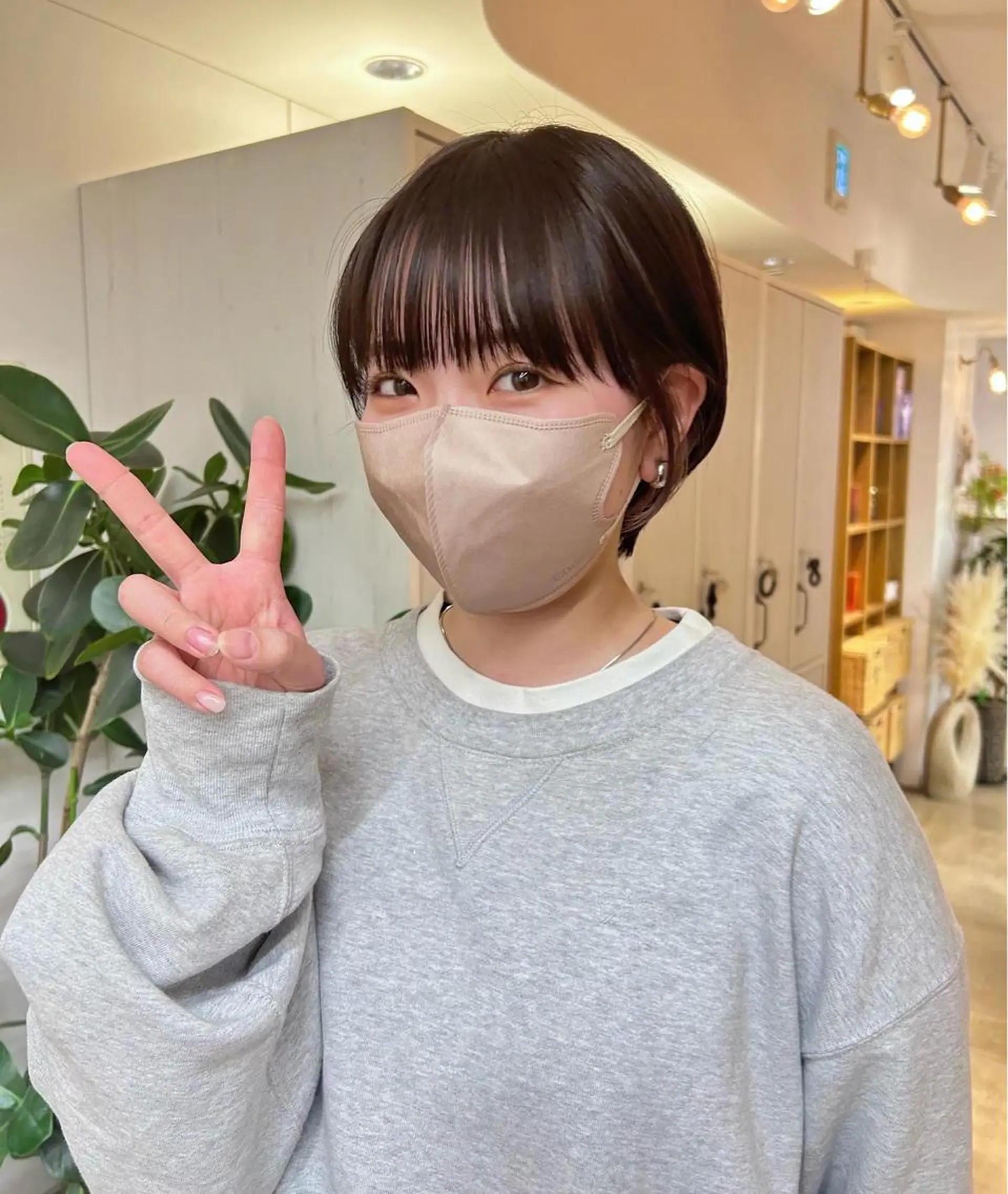 ショート カラー 滝口 茉奈実のヘアスタイル